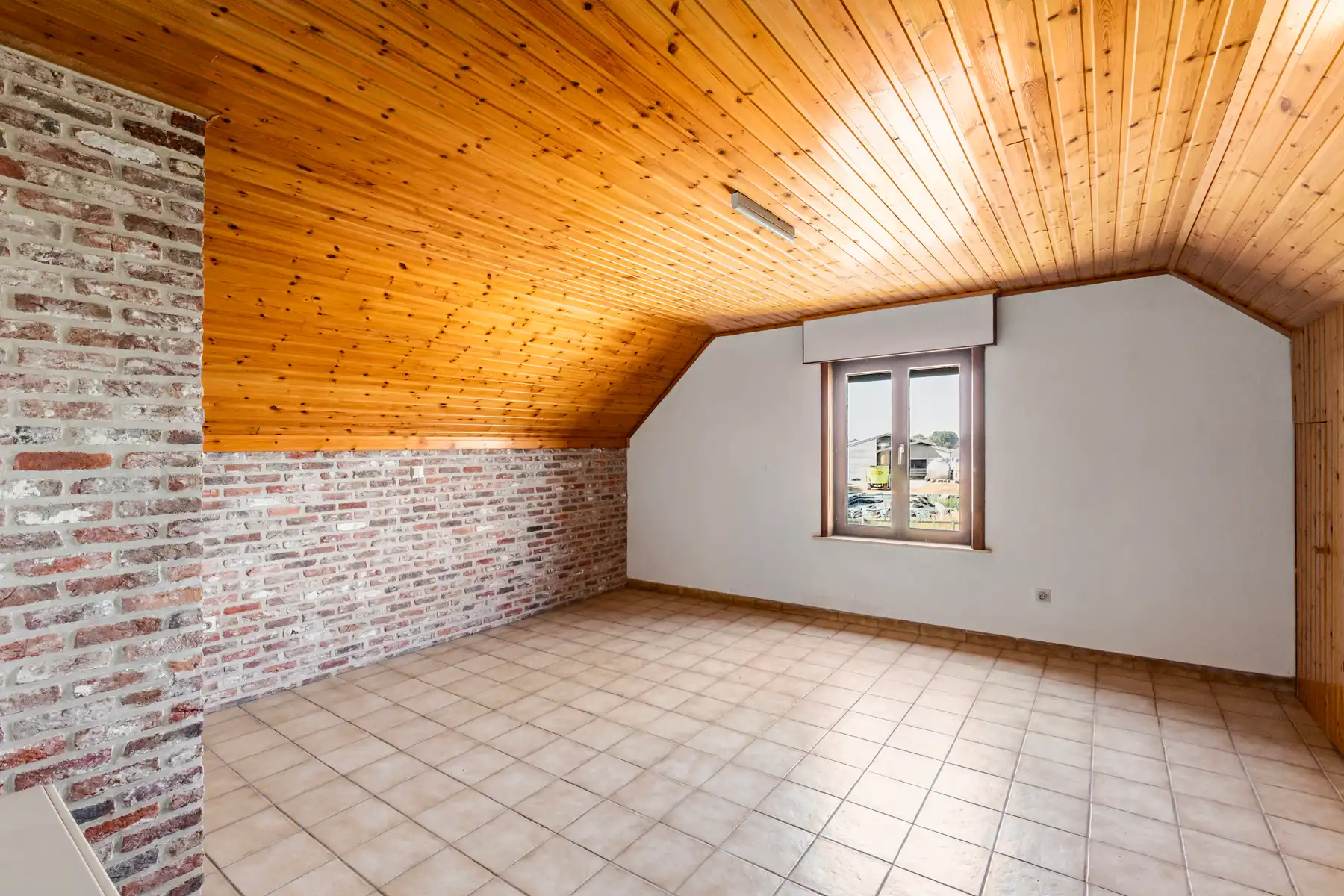 Grondig te renoveren woning met bijgebouwtje op ca 1.800 m² foto 25
