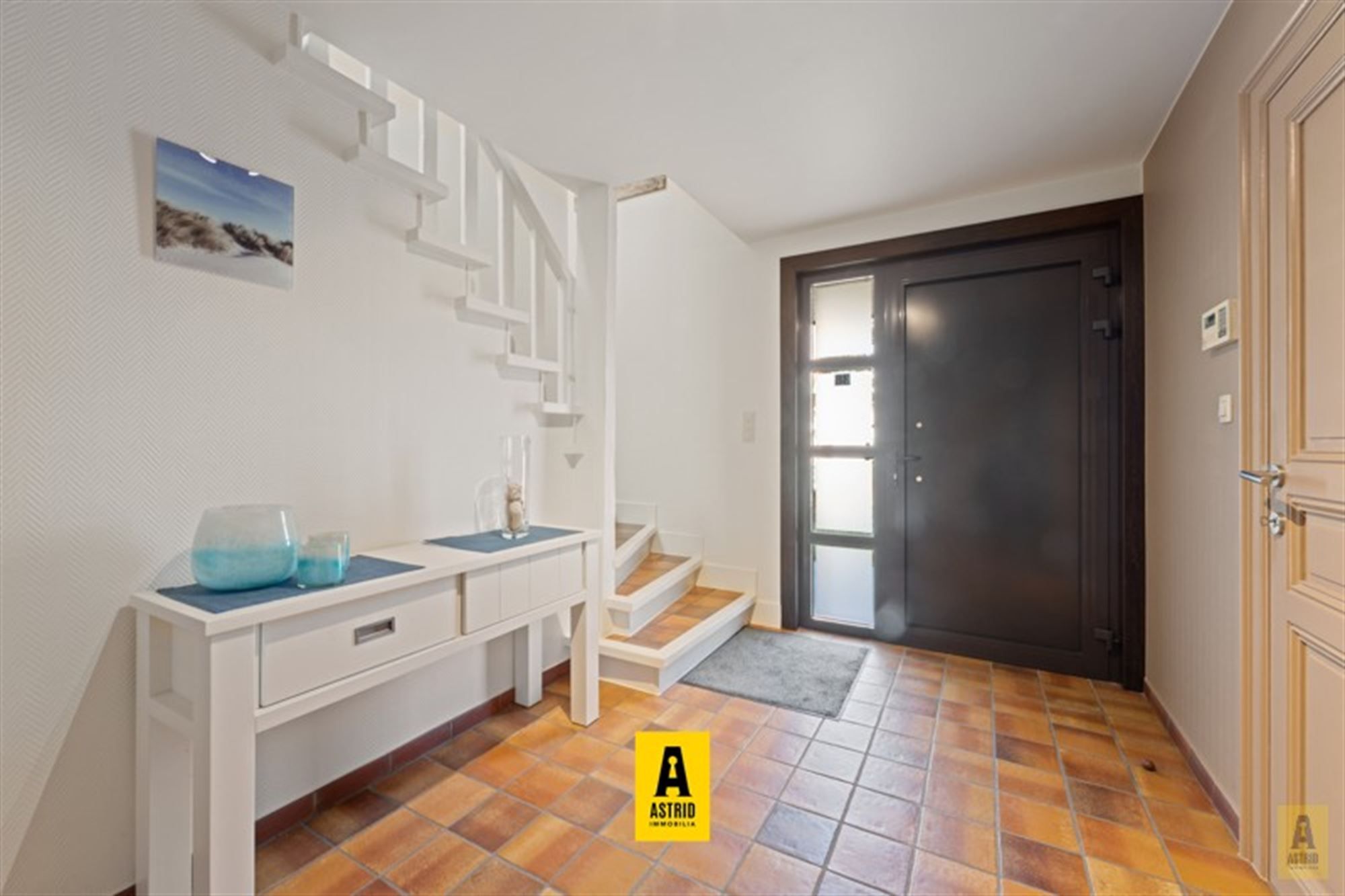 Karaktervolle voormalige dokterswoning met zee aan ruimte en mogelijkheden! foto 6