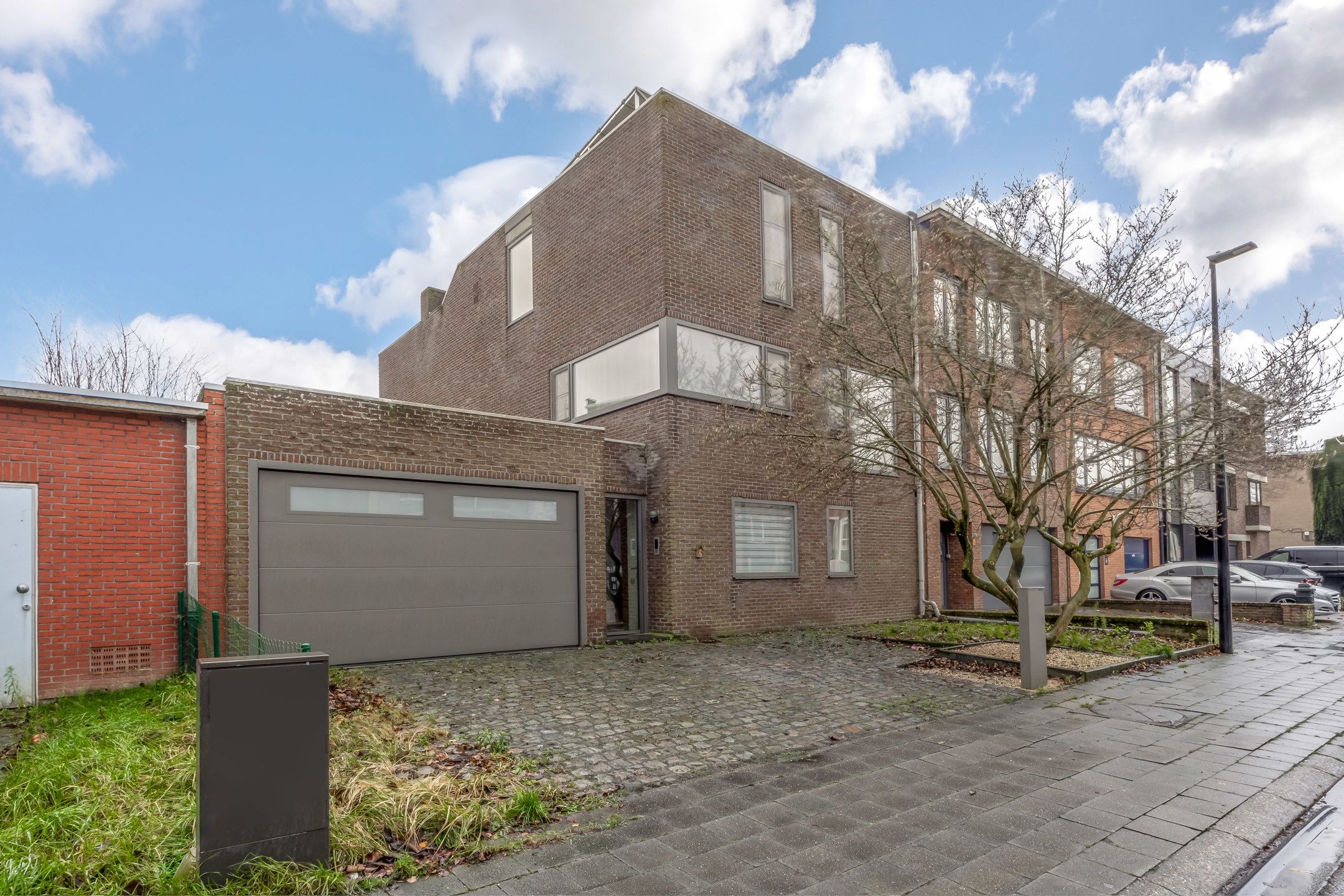 Centraal gelegen seventieswoning met praktijkruimte foto 3