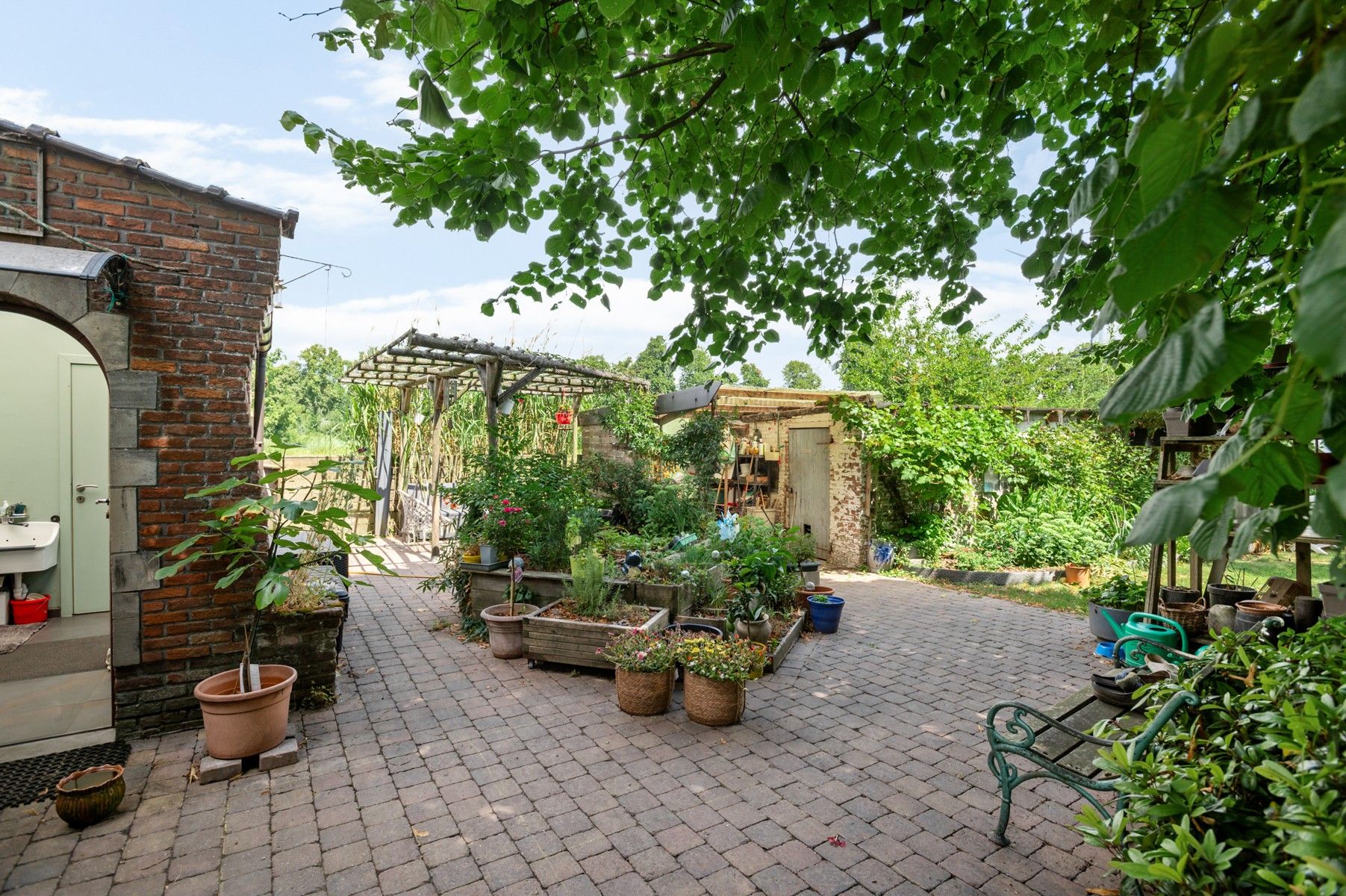 Charmante woning met potentieel op een strategische ligging foto 2