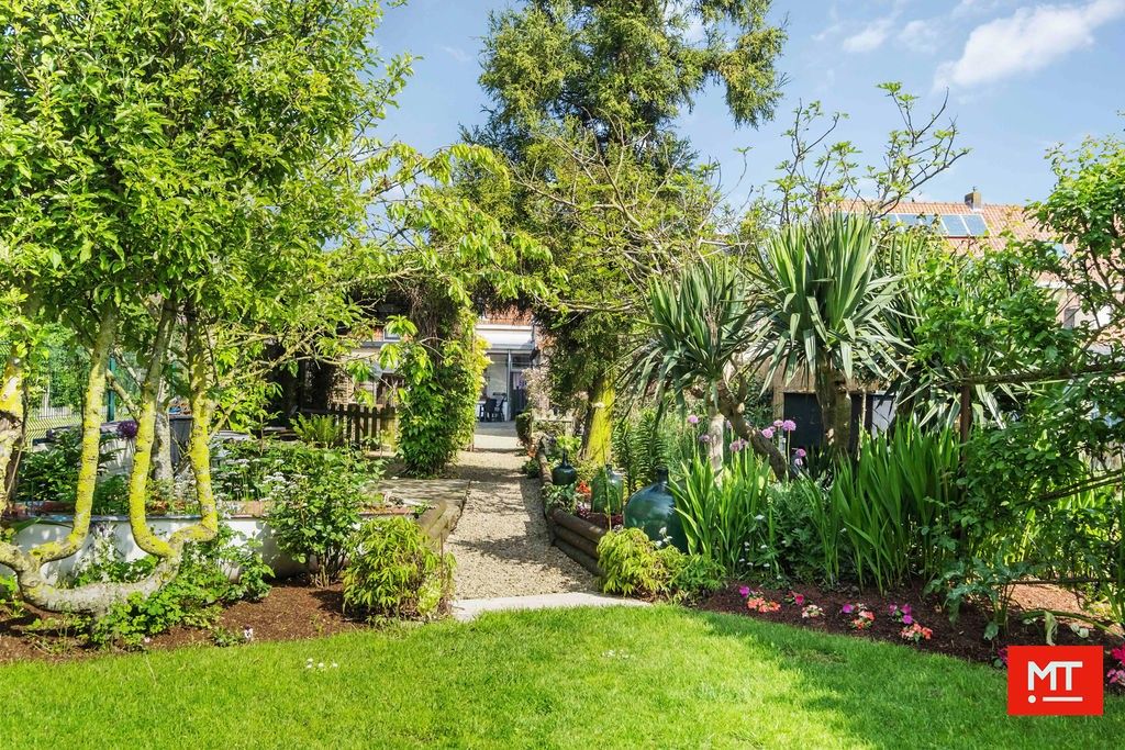 Te renoveren woning met 4 slpk, garage, zonnige tuin en uitweg in Dikkebus foto 8