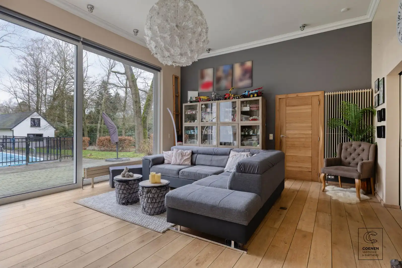 Lichtrijke en ruime villa van 338 m² met ingebouwd zwembad en tal van mogelijkheden voor co-housing of kangoeroewonen! foto 4