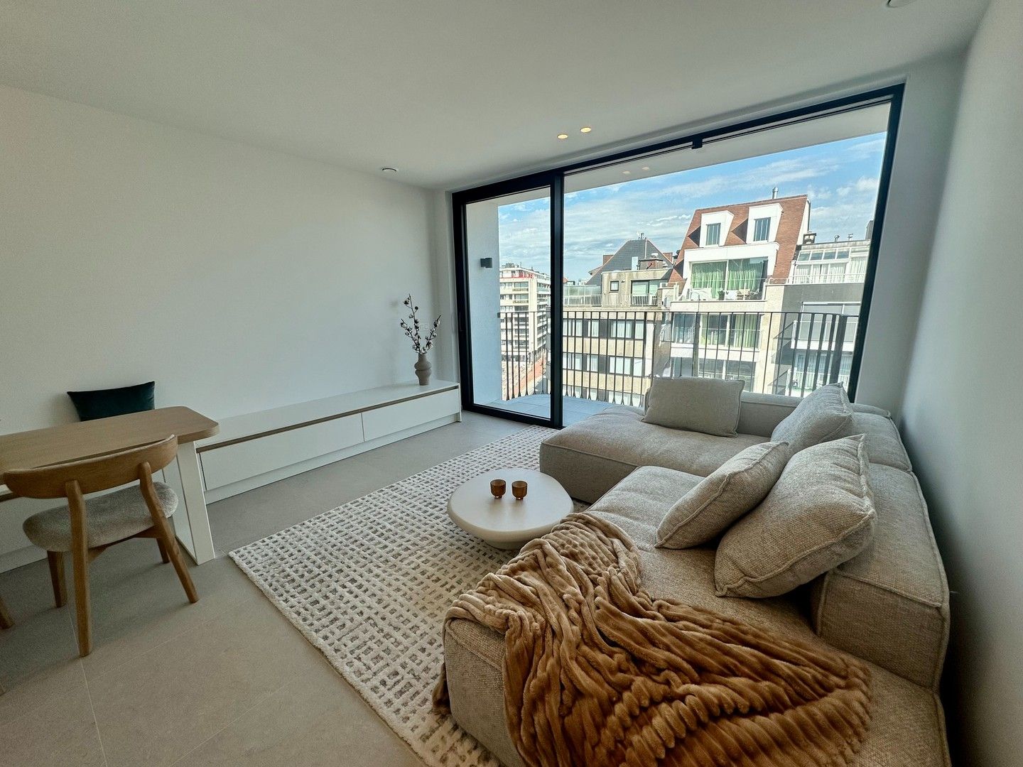 Prachtig nieuwbouw appartement met zijdelings zeezicht in het centrum van Knokke. foto 4