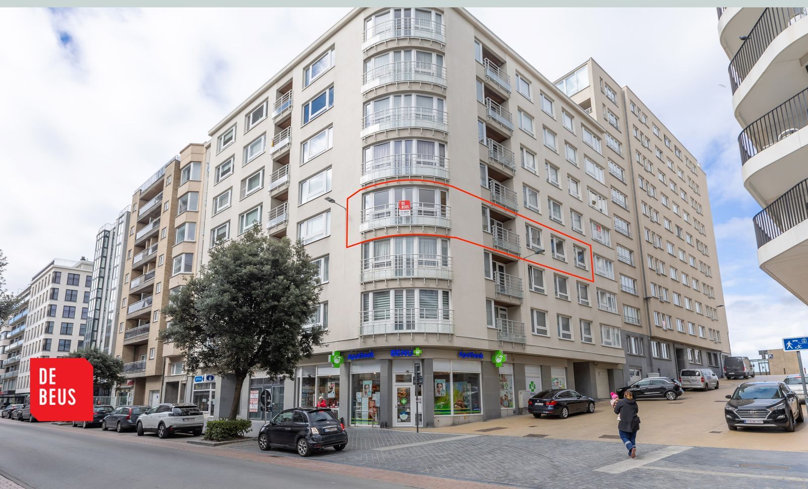 Ruim en lichtrijk appartement met 3 slaapkamers pal aan strand foto {{pictureIndex}}
