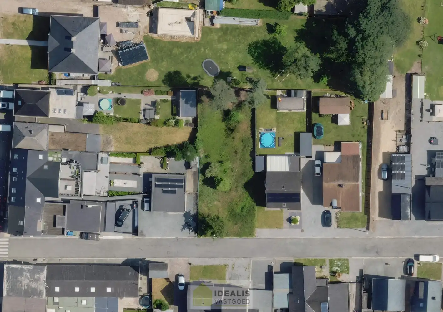 KNAPPE BOUWKAVEL VOOR OPEN BEBOUWING VAN 5A 42CA OP EEN GROENE RUSTIGE LOCATIE IN LOMMEL KOLONIE! Deze bouwkavel met een oppervlakte van 5a 42ca biedt de mogelijkheid voor het bouwen van een prachtige eengezinswoning op een heerlijke plek in een residentiële wijk. Zo zijn basisschool, supermarkt, bakker, apotheek, horeca op fietsafstand bereikbaar. Daarnaast is de bouwkavel gelegen op een steenworp van de grens met Nederland! foto 8