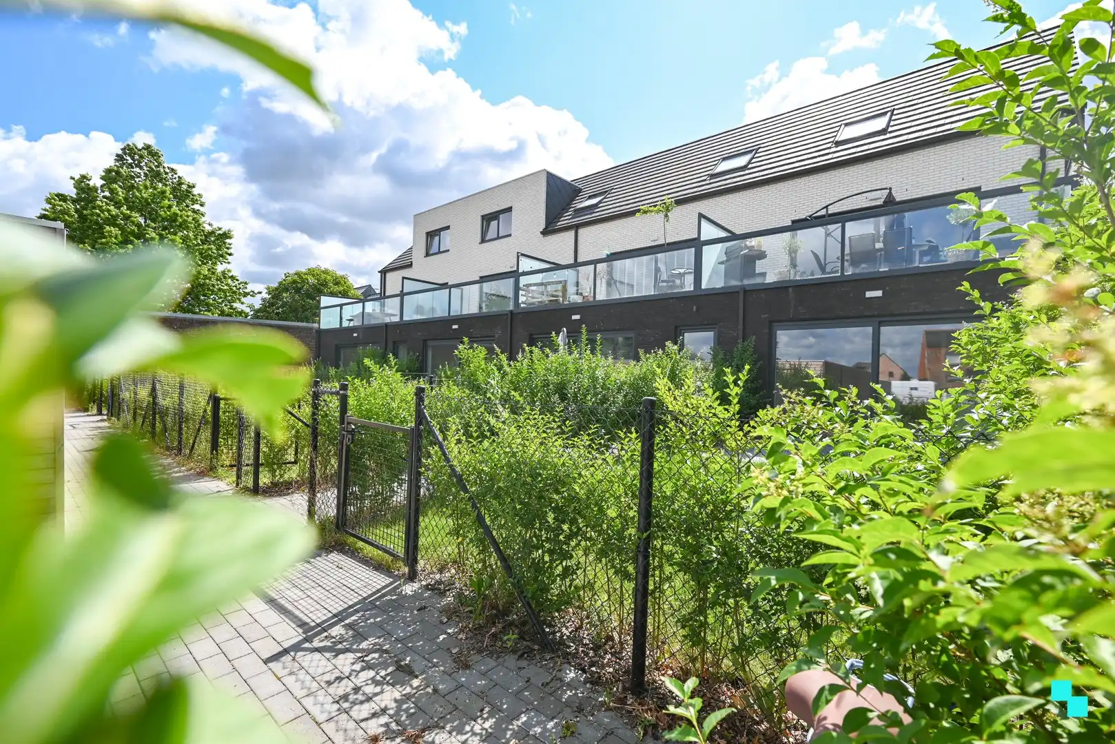 Recent appartement met terras en carport foto 16