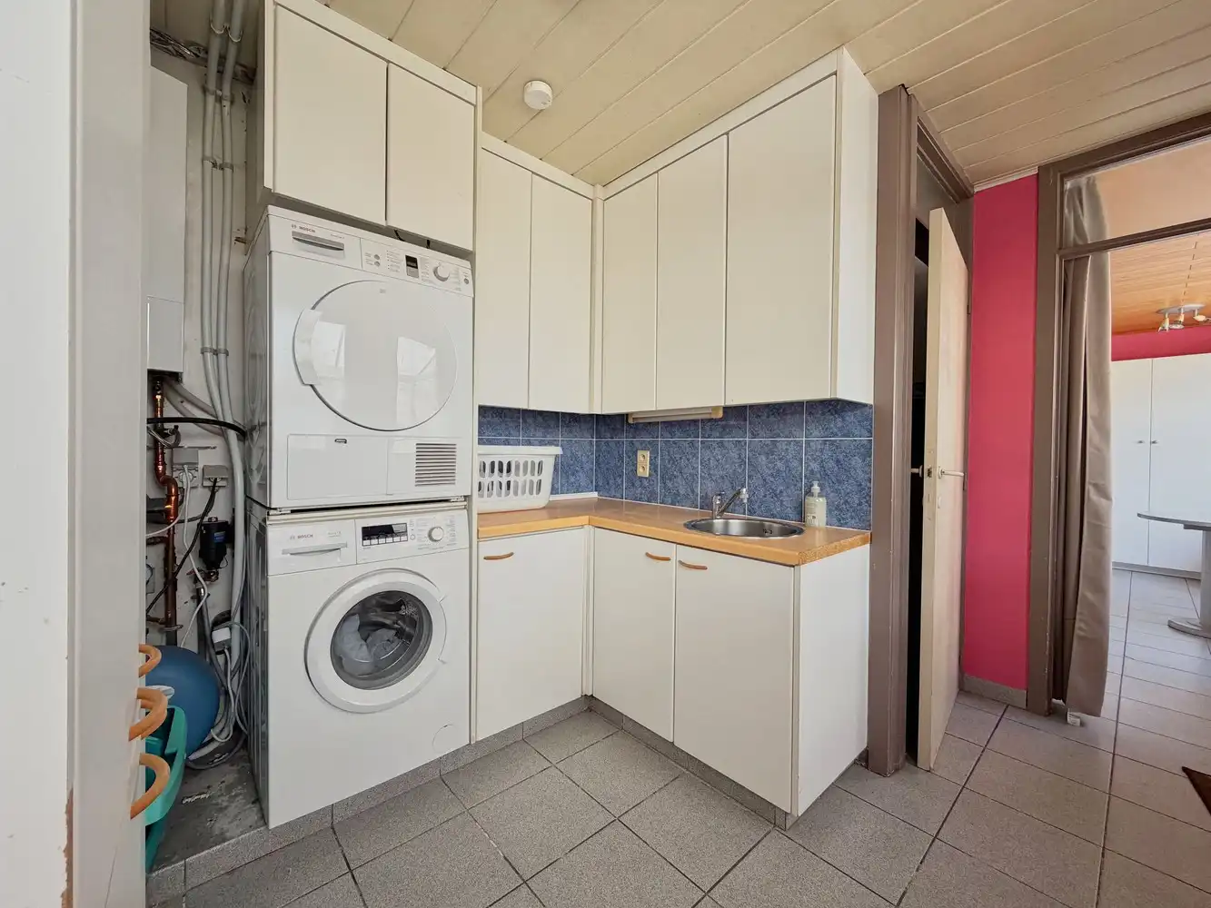 Heel ruime gezinswoning (6 slpks) met tuin + grote garage foto 8