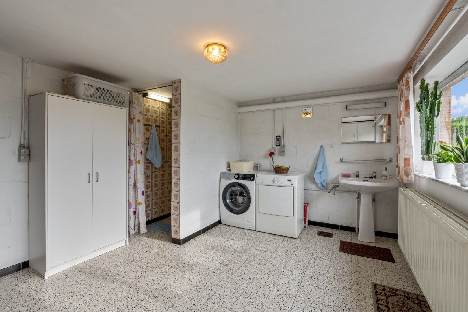 Goed onderhouden split-levelgezinswoning met paardenstallen op een riant perceel van maar liefst 68a79ca!  foto 23