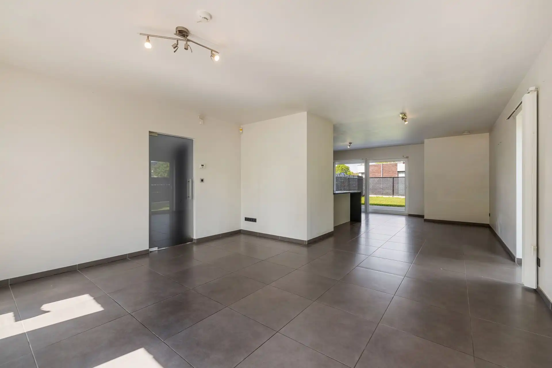 Ruime gezinswoning met 3 slaapkamers en 2 badkamers op een absolute toplocatie foto 2