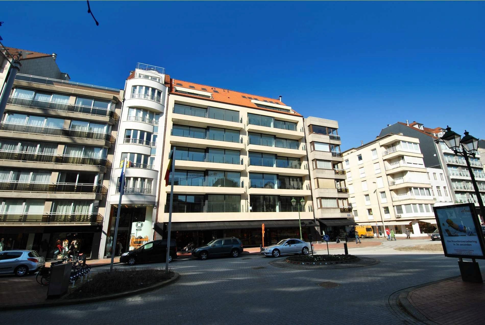 Prachtig appartement (150m²) met 2 slpk. gelegen in het centrum van Knokke (façade van 10 m).  foto 3