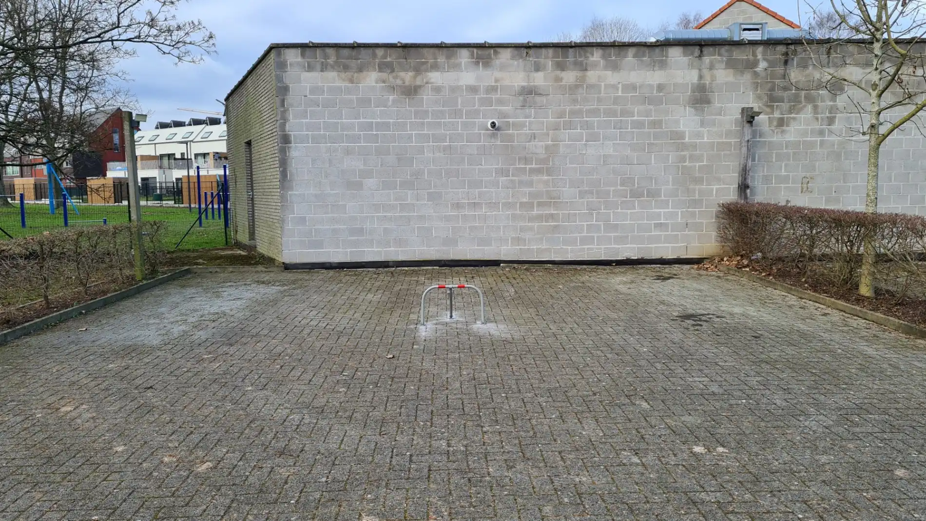 Onoverdekte staanplaats foto {{pictureIndex}}