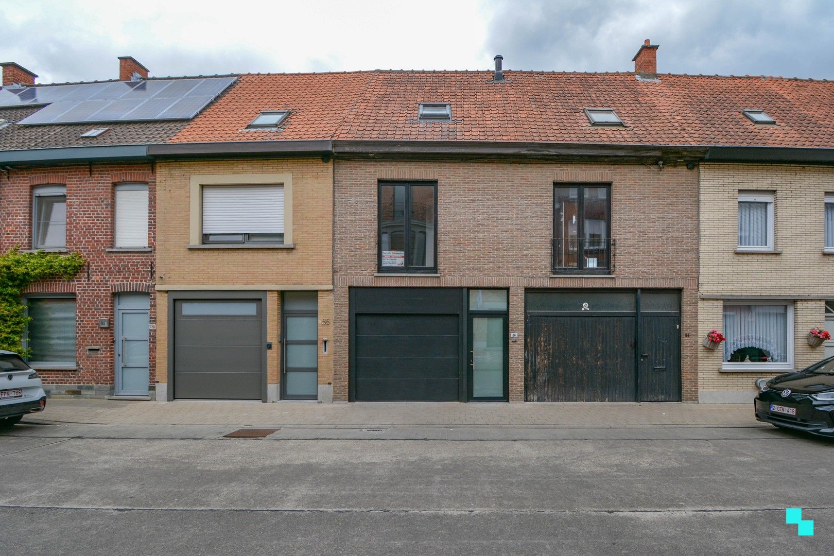 Totaal gerenoveerde woning met garage te centrum Roeselare foto 29
