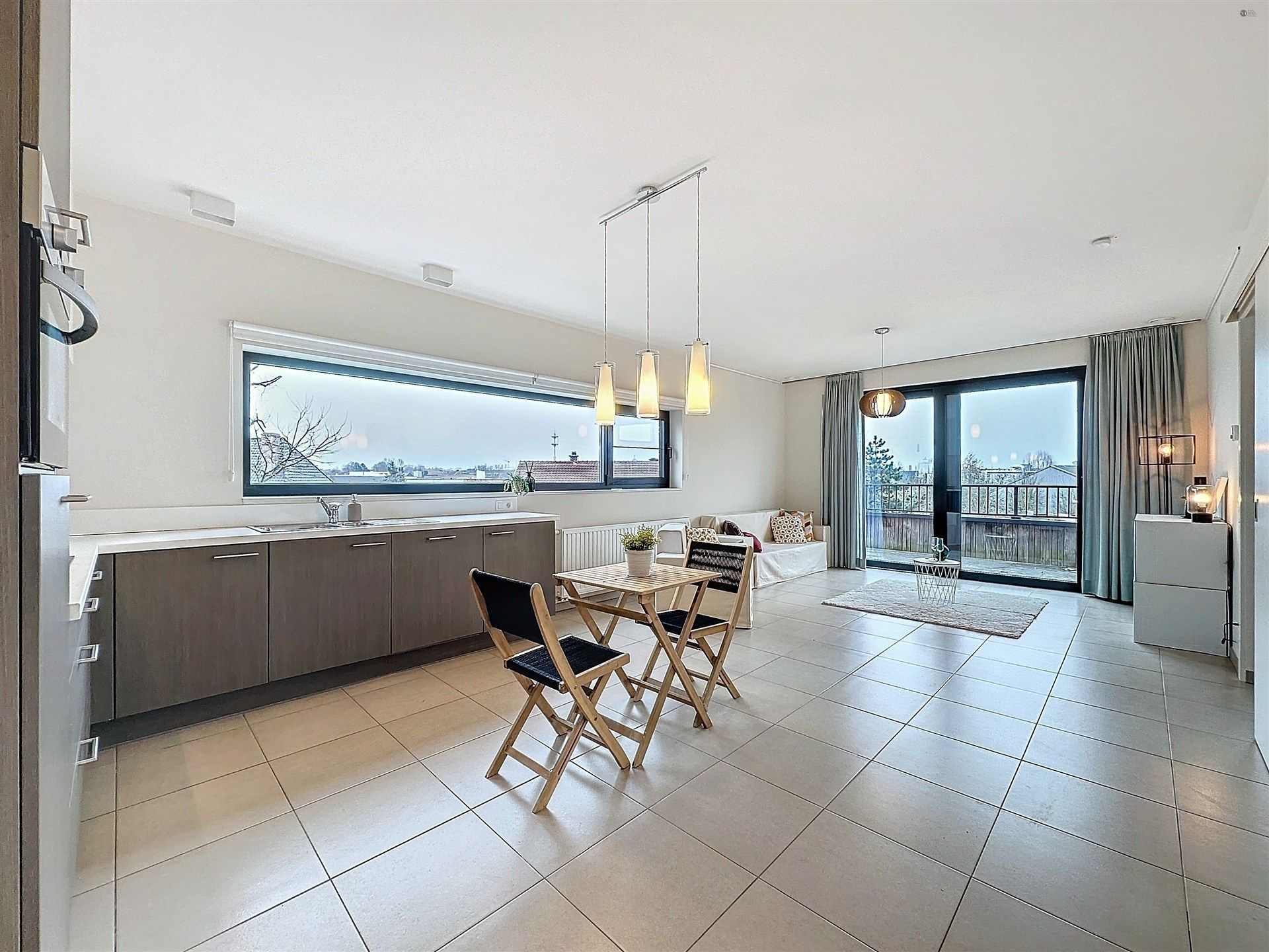 Moderne assistentiewoning met ondergrondse autostaanplaats foto {{pictureIndex}}