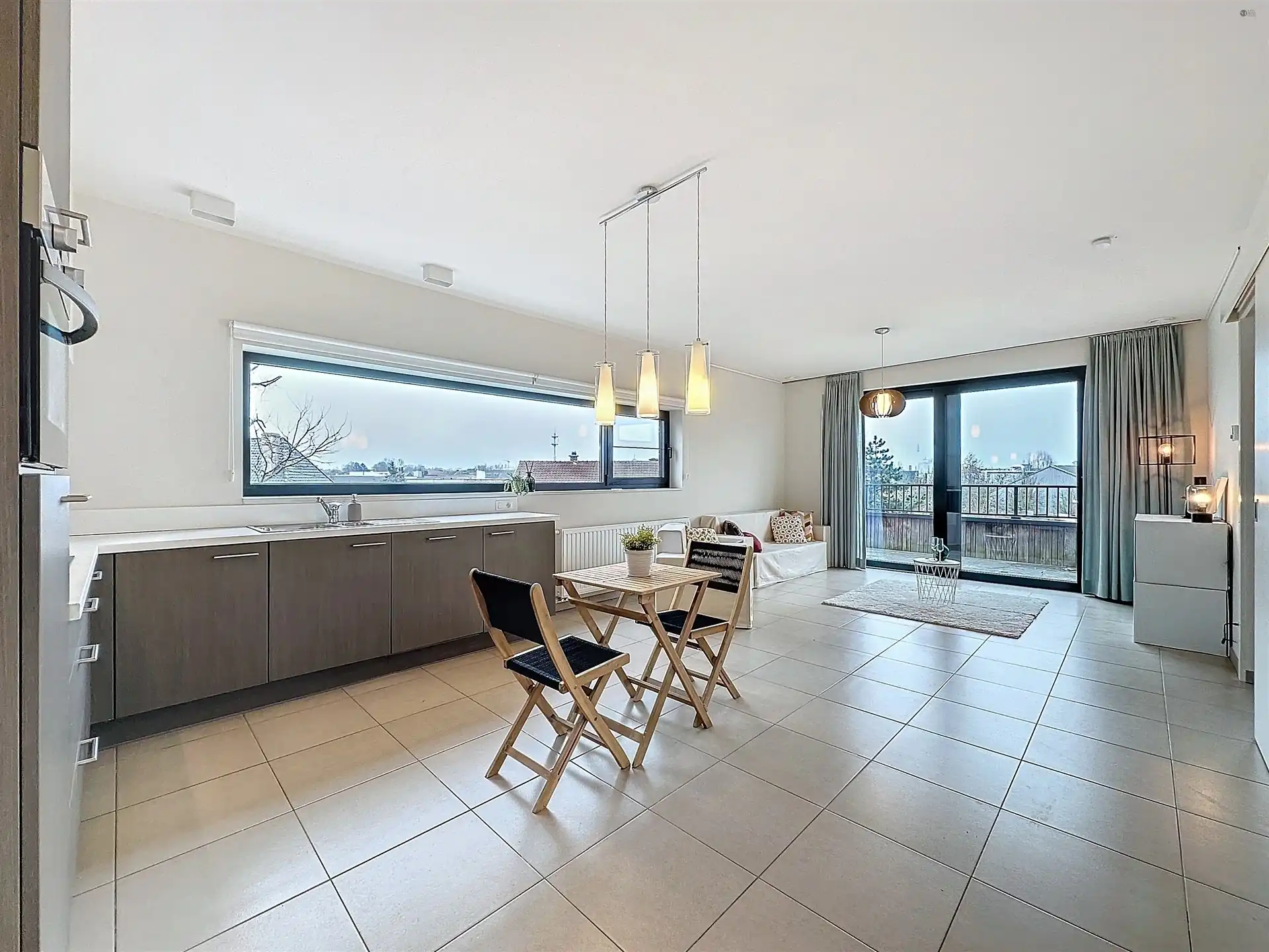 Moderne assistentiewoning met ondergrondse autostaanplaats foto {{pictureIndex}}