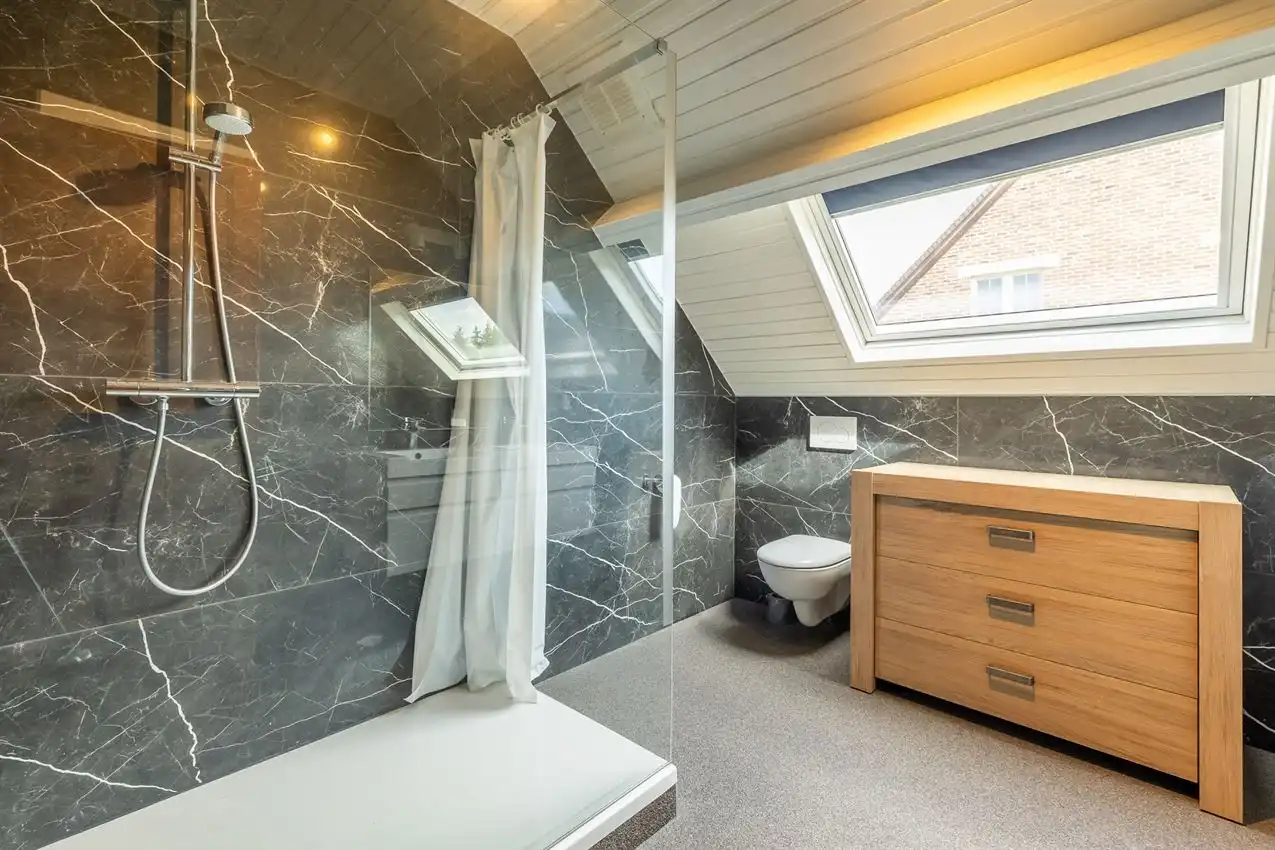 Mooie, ruime villawoning met leuke tuin op rustige locatie foto 27