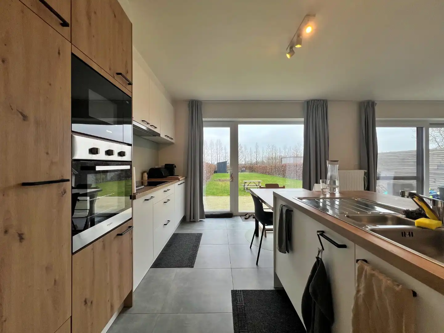 Ruime woning met 3 slaapkamers, garage en tuin foto 8