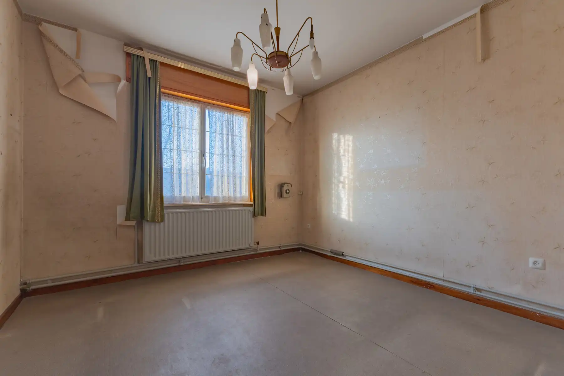 WACHTLIJST - LISTE D'ATTENTE Te renoveren woning met 3 slaapkamers en garage foto 15