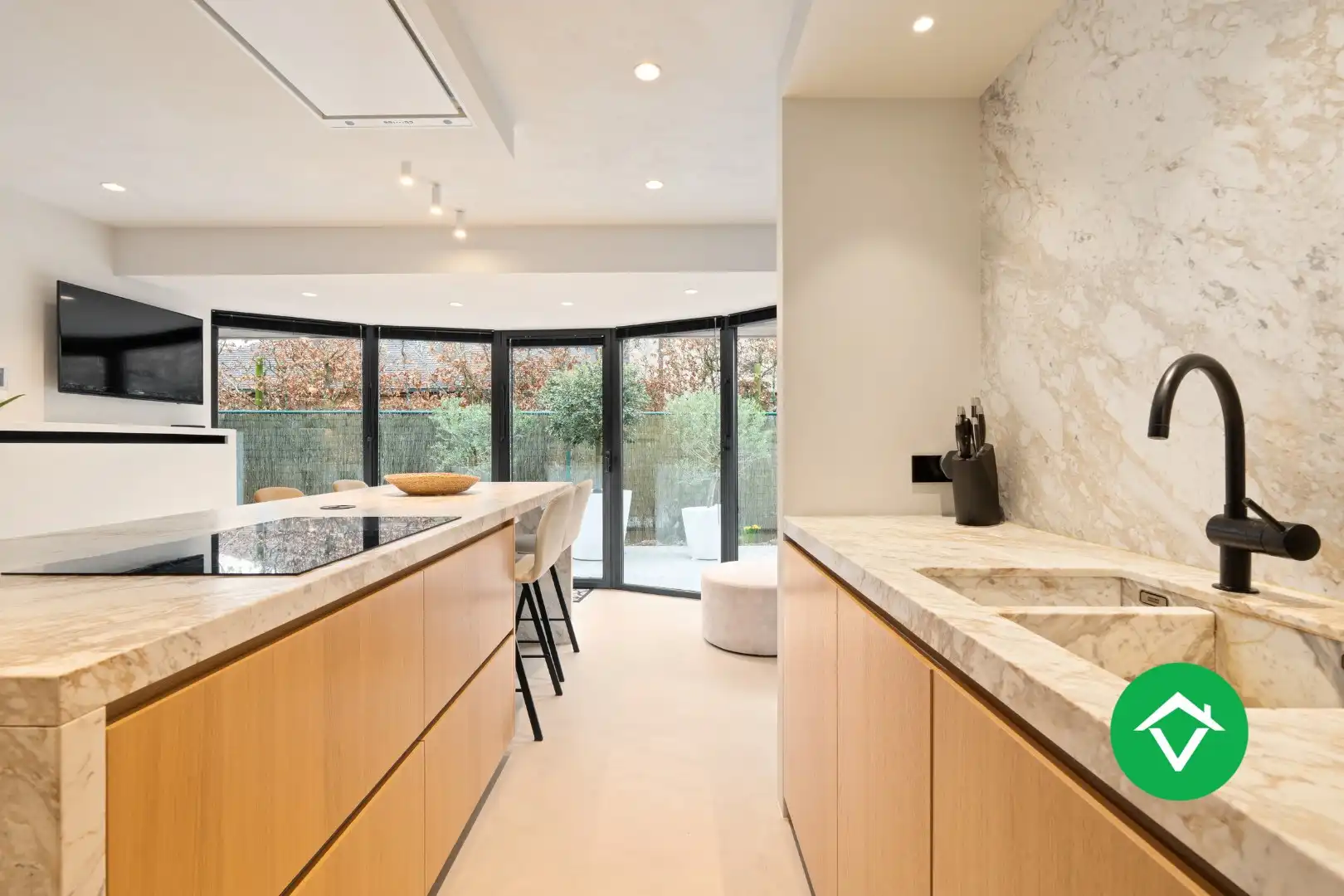 Stijlvolle alleenstaande villa met luxueus interieur en vier slaapkamers te Roeselare foto 12