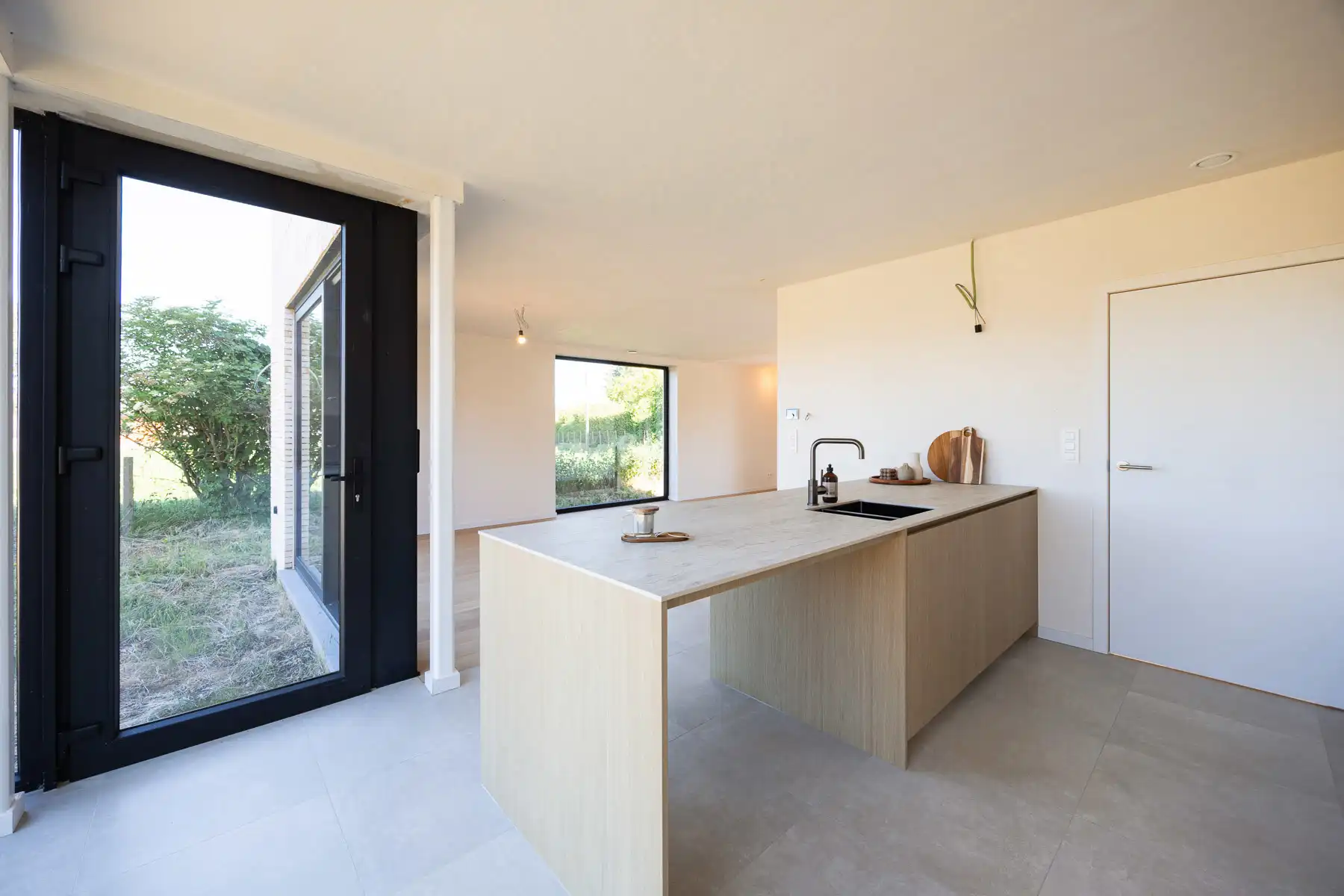 Prachtige nieuwbouwwoning met top afwerking foto 9