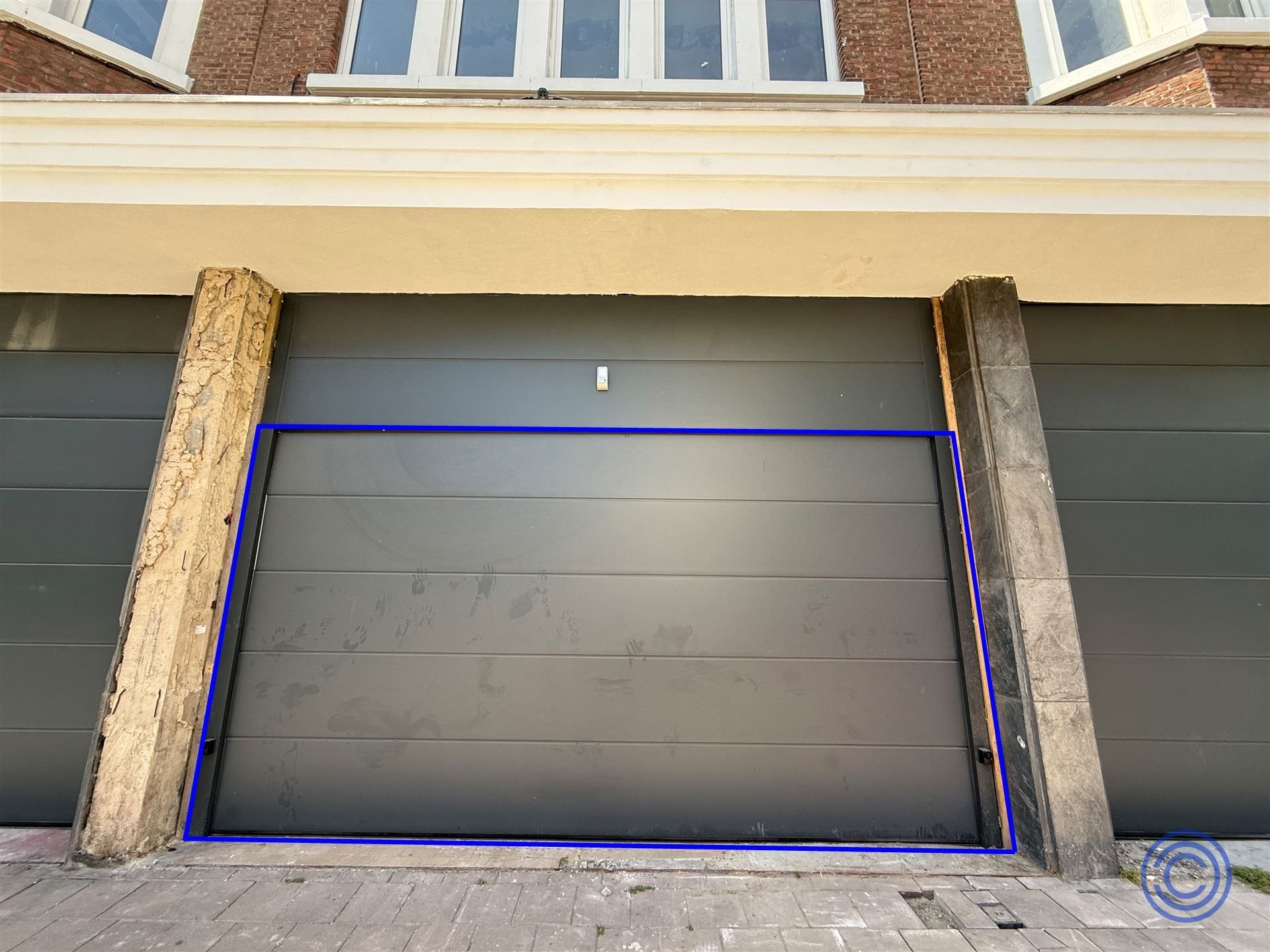 5 ruime binnen staanplaatsen in privé garagecomplex! foto 6