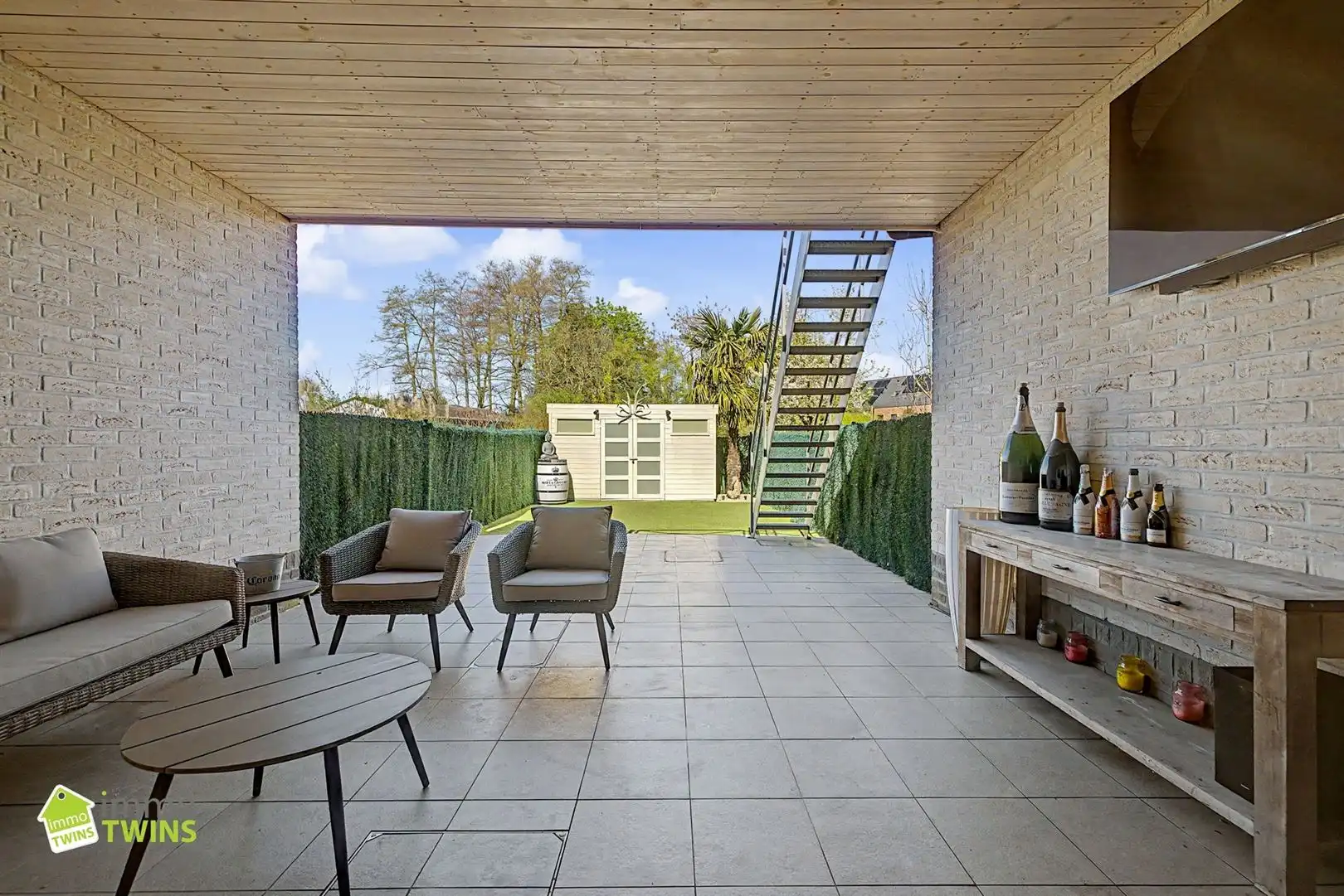 Prachtige instapklare woning met zeer ruime inpandige garage, aangelegde tuin met terras te Waasmunster foto 7