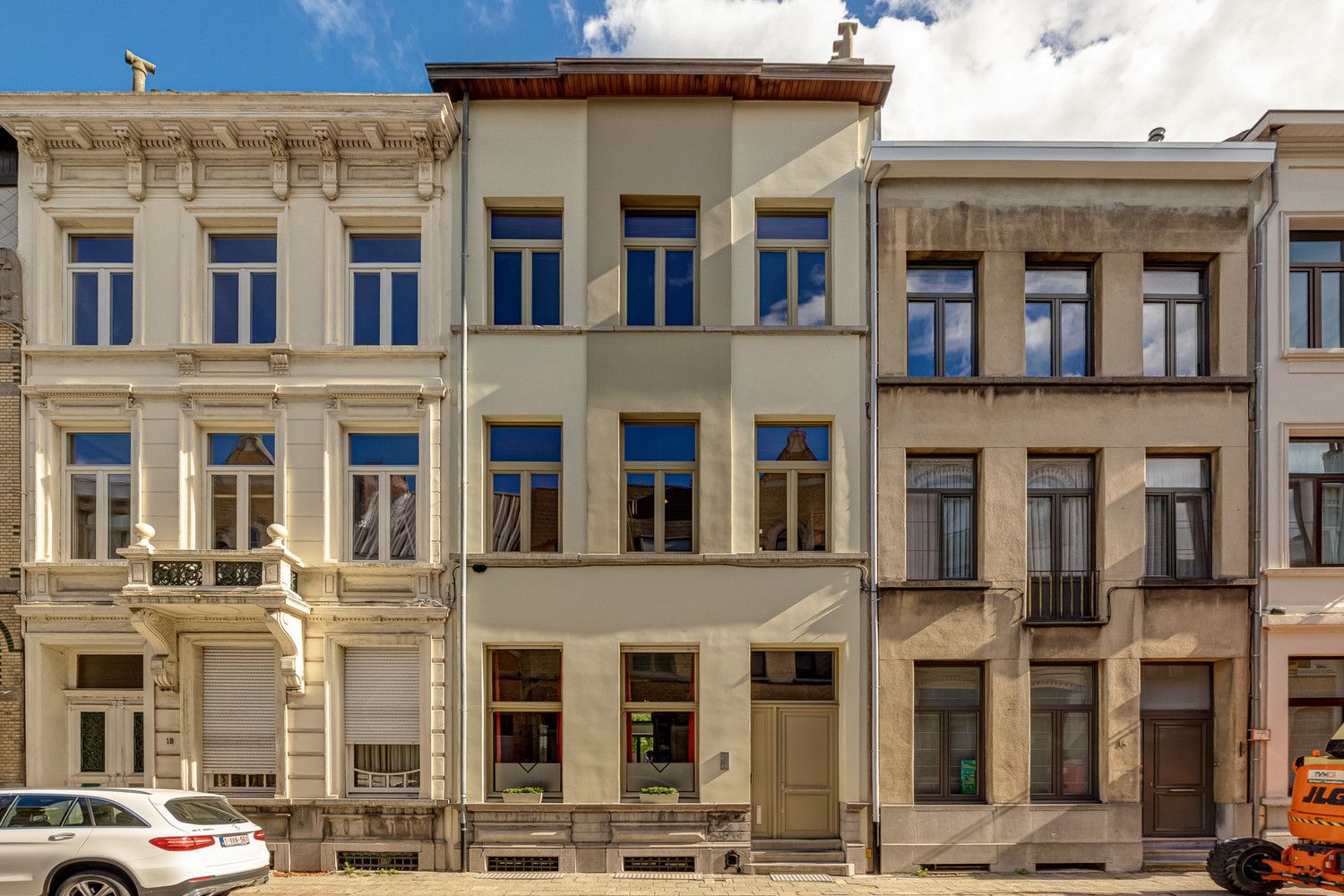 Majestueuze instapklare herenwoning (312m²) met prachtige tuin foto 2