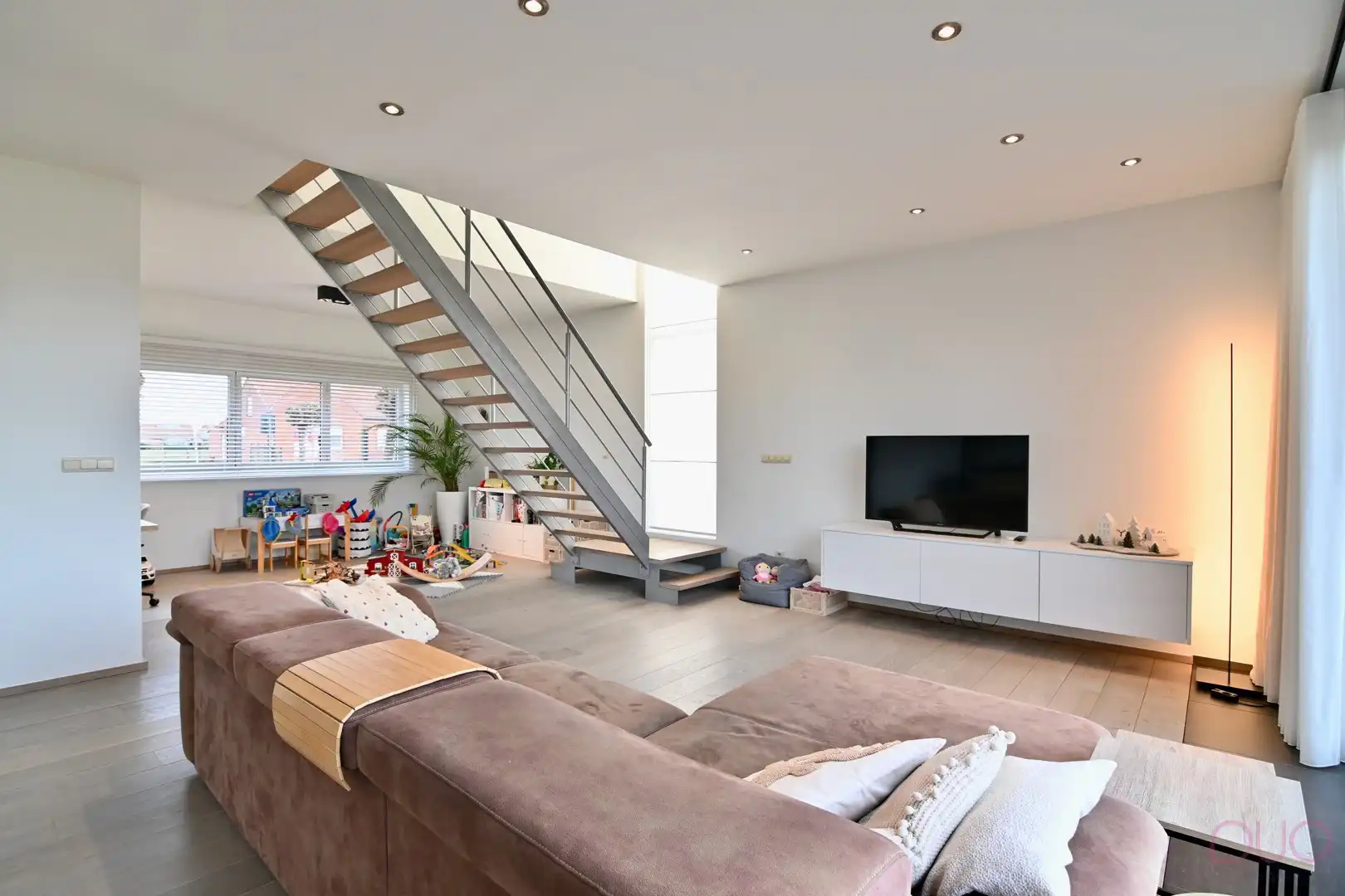 Ontdek ongeëvenaarde luxe en ruimte in deze prachtige villa in het rustige Herk-de-Stad. foto 6