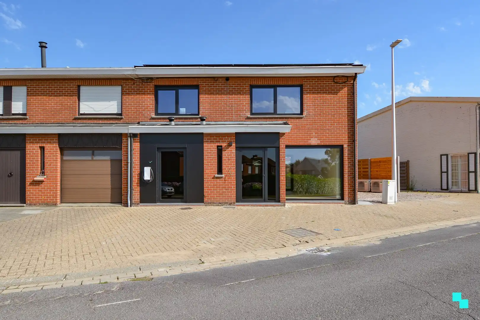 Uiterst energiezuinige gezinswoning (EPC A+) te Hooglede foto {{pictureIndex}}
