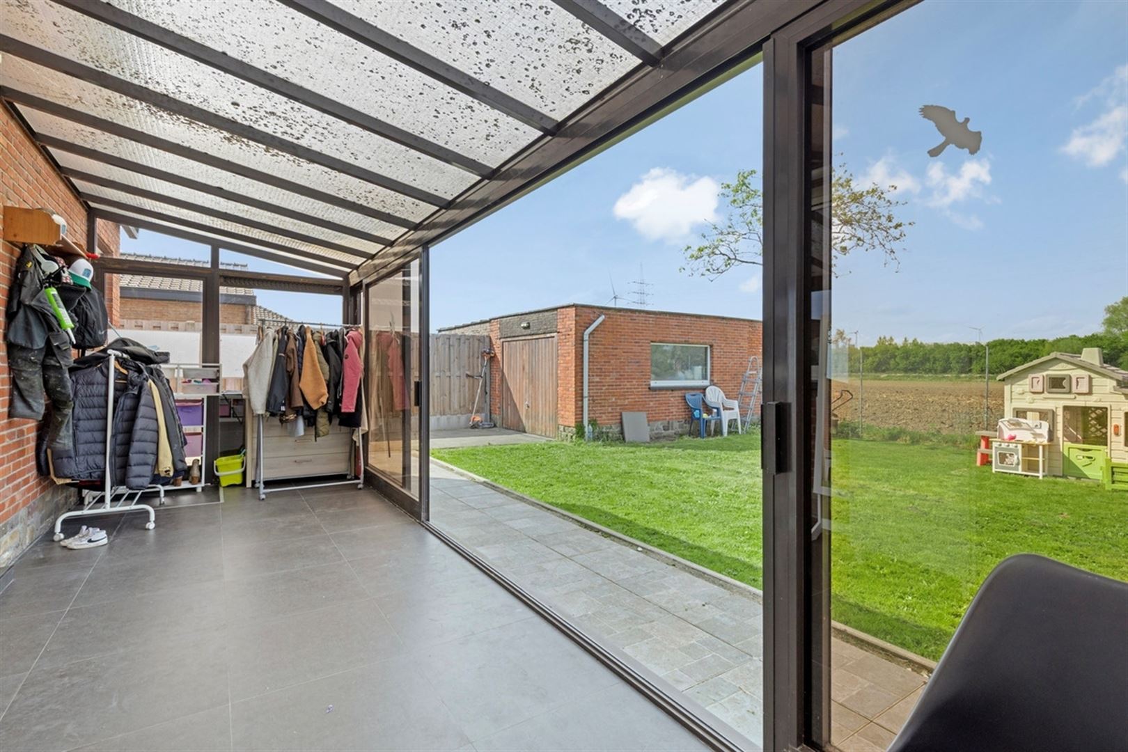 Instapklare open bebouwing op 480 m² met 3 slaapkamers en 2 badkamers. foto 16