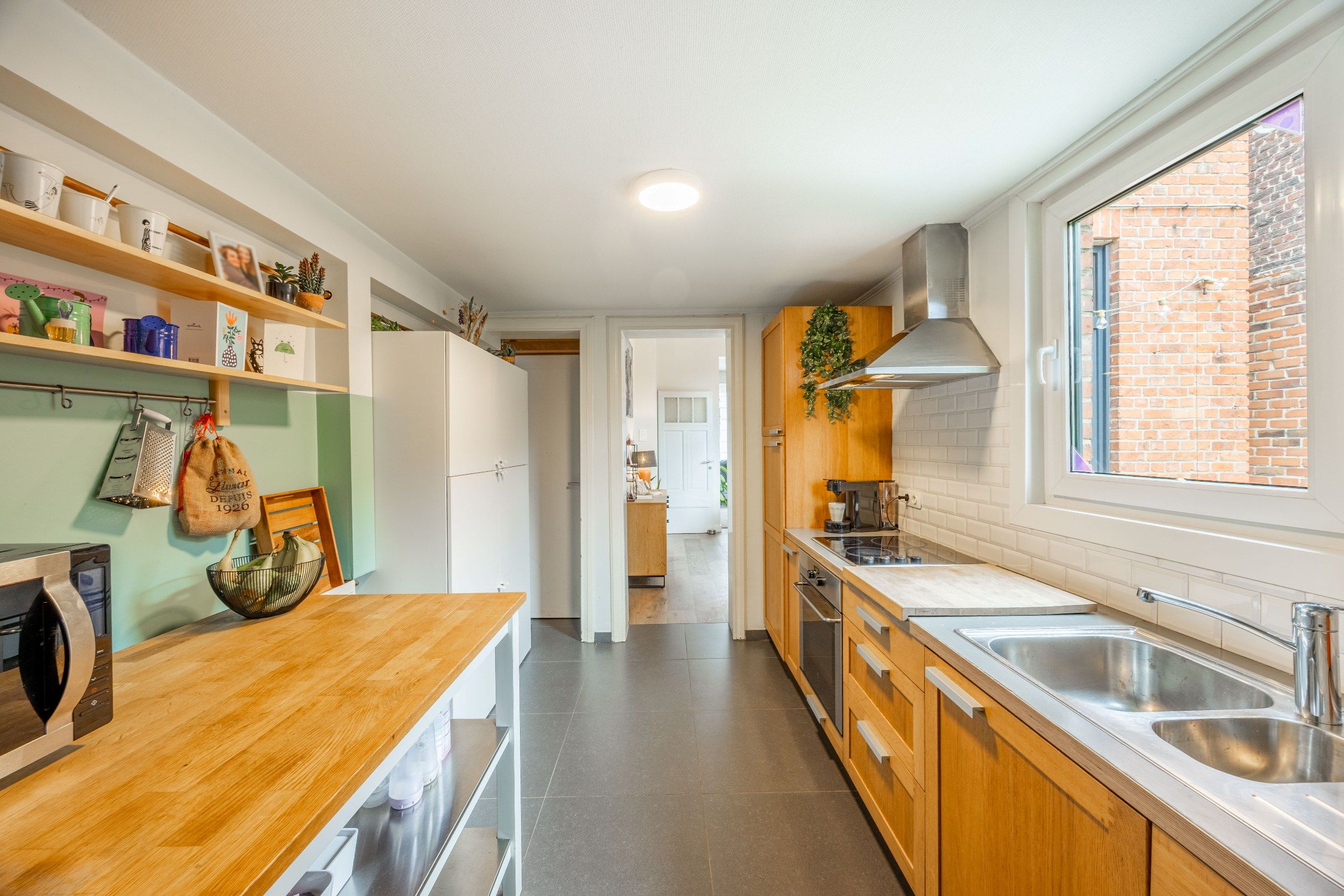 Gerenoveerde rijwoning met tuin foto 9