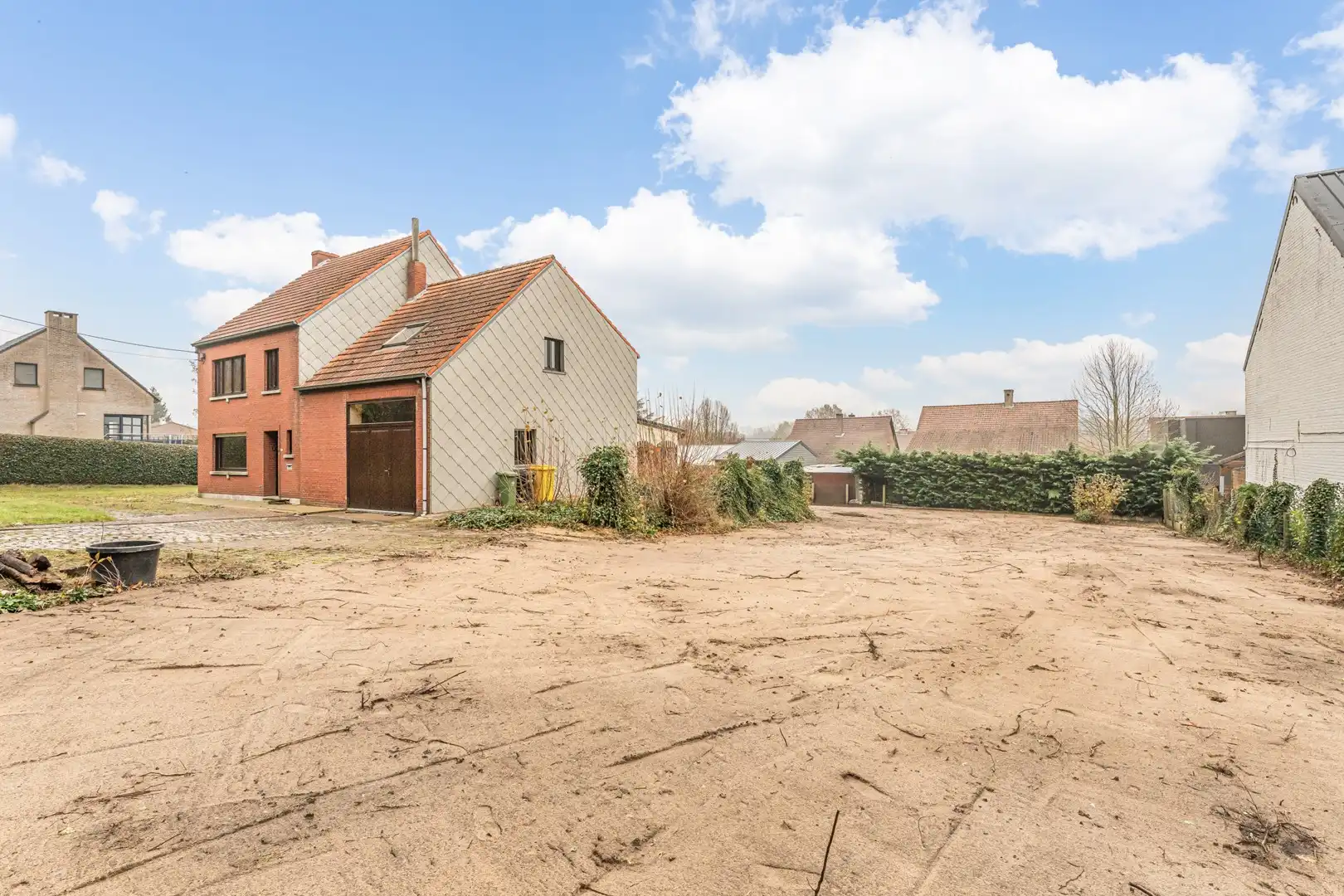 Te renoveren woning op ruim perceel met tal van mogelijkheden foto 3