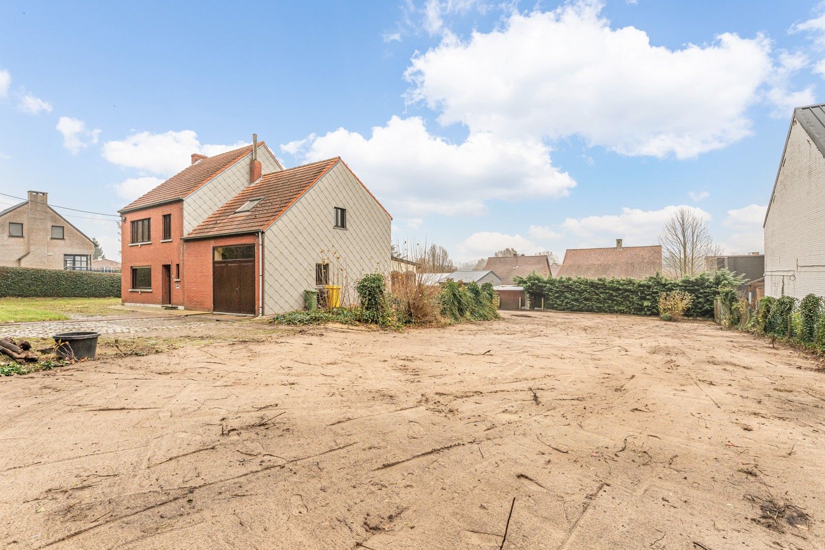 Te renoveren woning op ruim perceel met tal van mogelijkheden foto 3