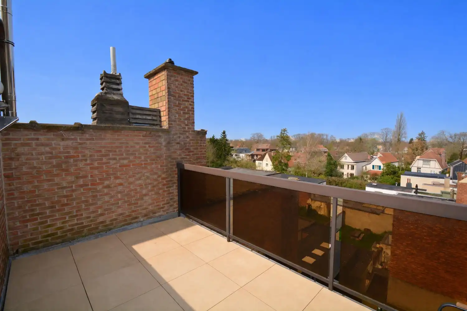 INSTAPKLAAR APPARTEMENT MET 2 SLK EN 2 RUIME TERRASSEN! foto 12