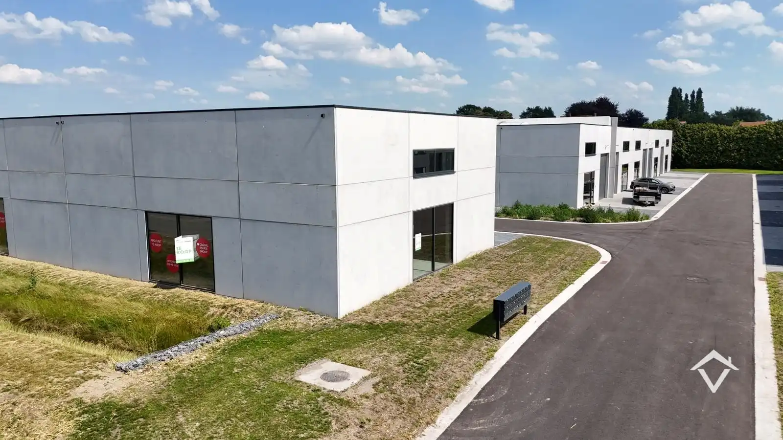Loods te koop – 246 m² met 2 parkeerplaatsen inbegrepen op de industriezone te Ichtegem foto 7