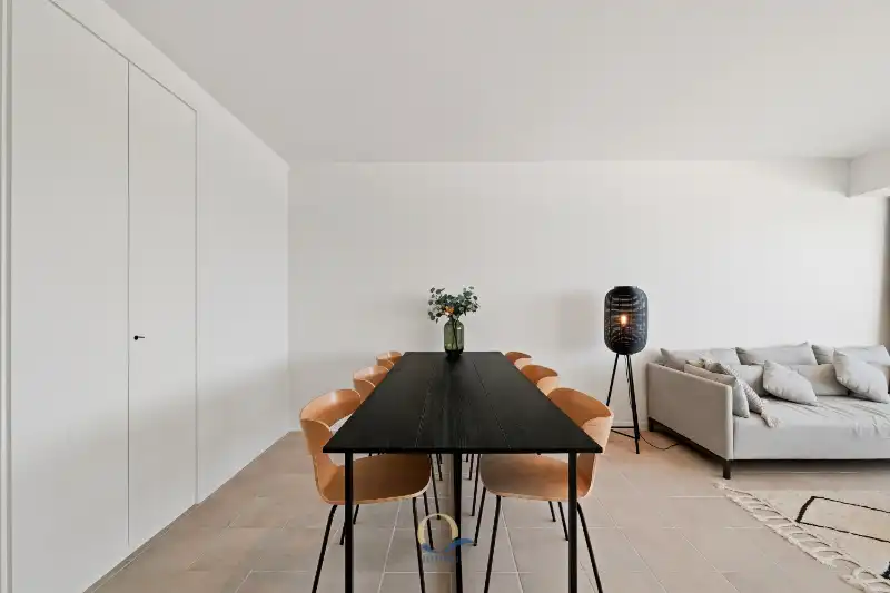 Smaakvol ingericht 2-slaapkamerappartement met adembenemend frontaal zeezicht foto 8