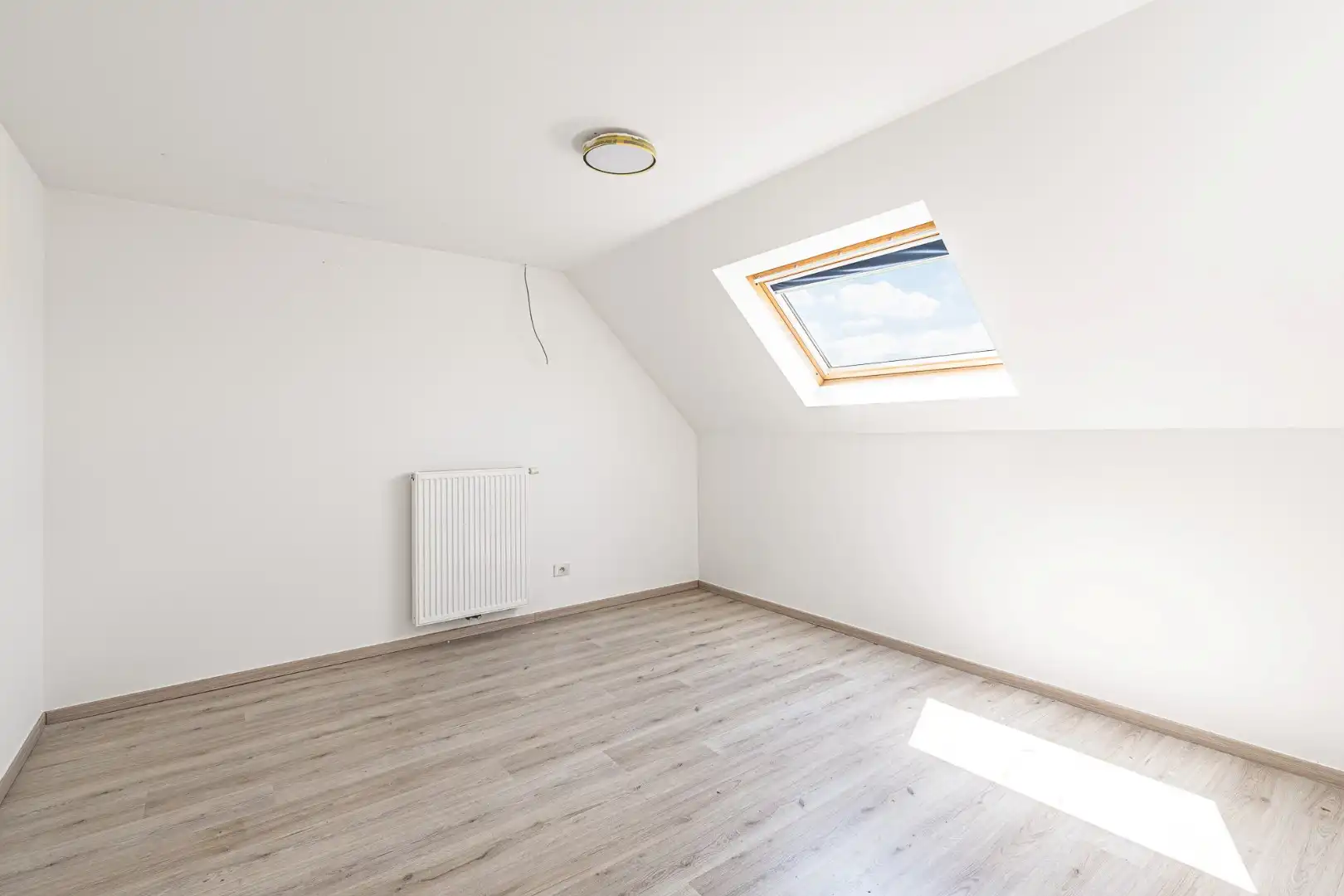 Instapklare woning met 3 slaapkamers, garage en zonnige tuin in Dadizele foto 17