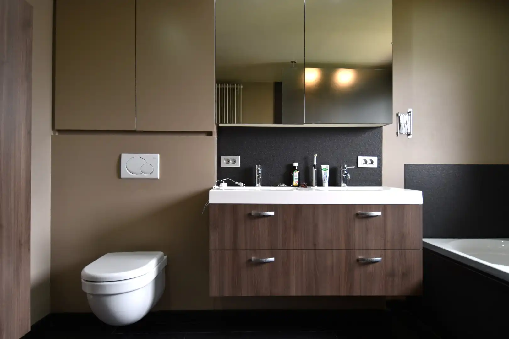 Instapklare halfopen bebouwing met 3 slaapkamers en 2 garages te Bissegem foto 10