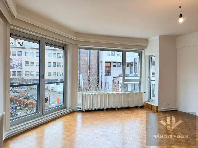 Centraal gelegen 2 slaapkamer appartement foto 3