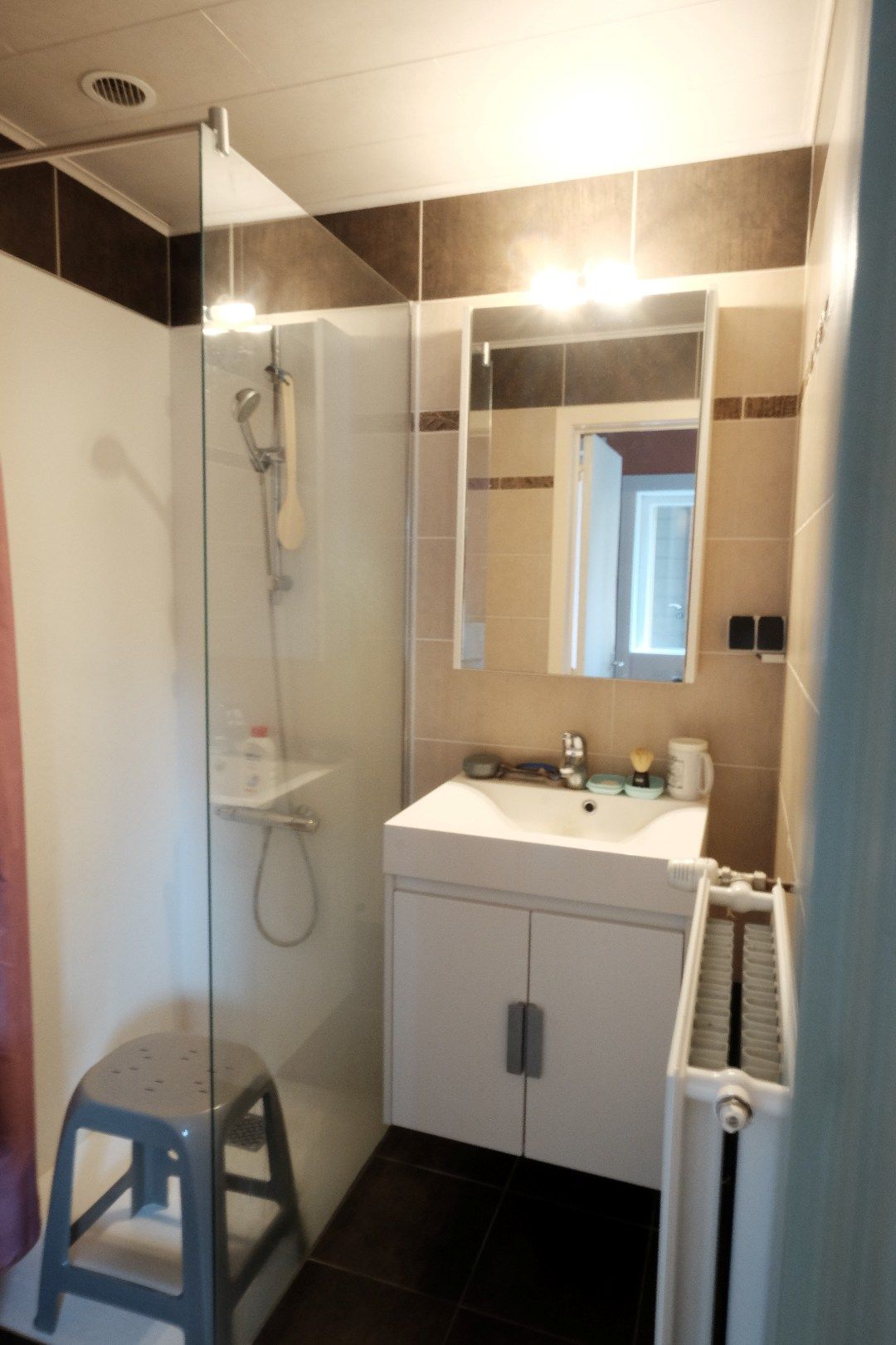 Landelijke woning met grote tuin en garage foto 8