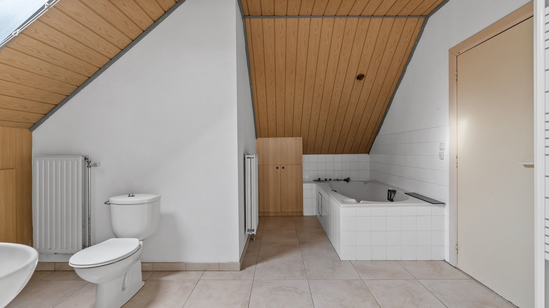 Vrijstaande woning te Molenblook (Genk) op een perceel van 9a33ca! foto 14