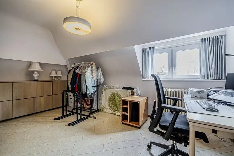 Karaktervolle, statige villawoning met 3 à 4 slpks en royale tuin foto 34