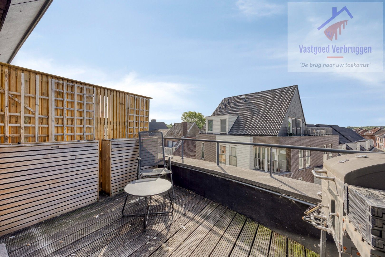Instapklaar ruim 3 slpk duplex-penthouse met 2 terrassen in centrum van Erembodegem foto 6