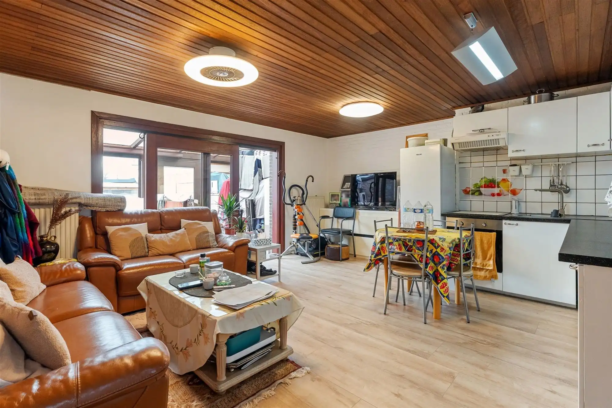 TE RENOVEREN WONING MET BOVENLIGGEND APPARTEMENT GELEGEN TE HEPPEN foto 4