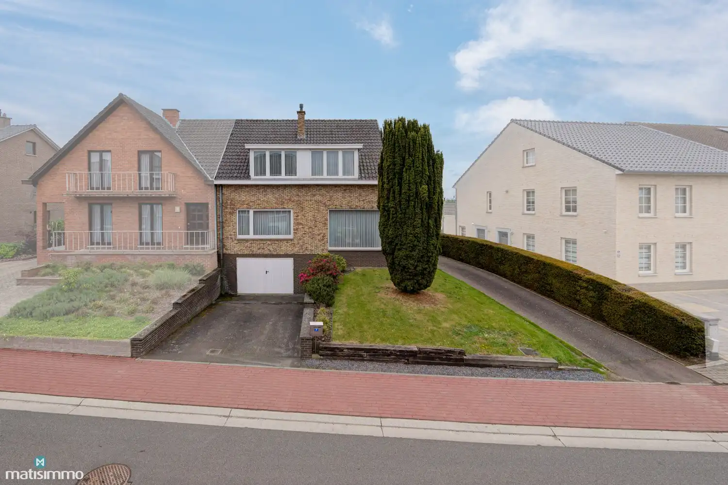 Hoofdfoto van de publicatie: VOLLEDIG ONDERKELDERDE EENGEZINSWONING MET 4 SLAAPKAMERS, GARAGE EN RUIME TUIN IN BILZEN-CENTRUM