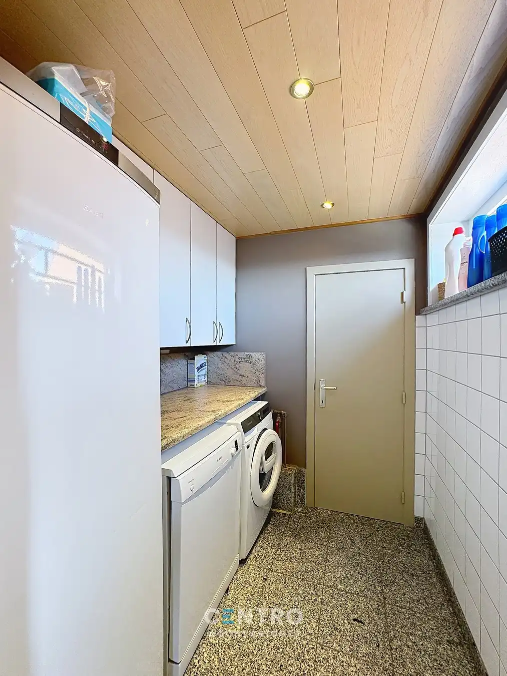 Magazijn met woonst op interessante ligging te Gistel! foto 29