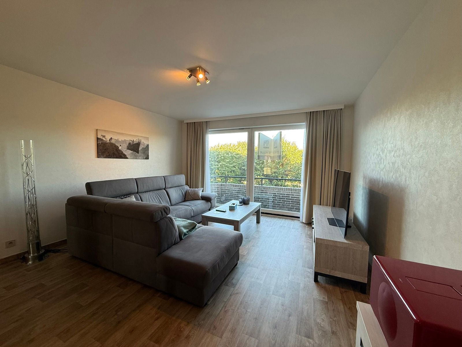 Appartement in het centrum van Tielt met prachtig zicht op het park nabij scholen en openbaar vervoer.    foto 3
