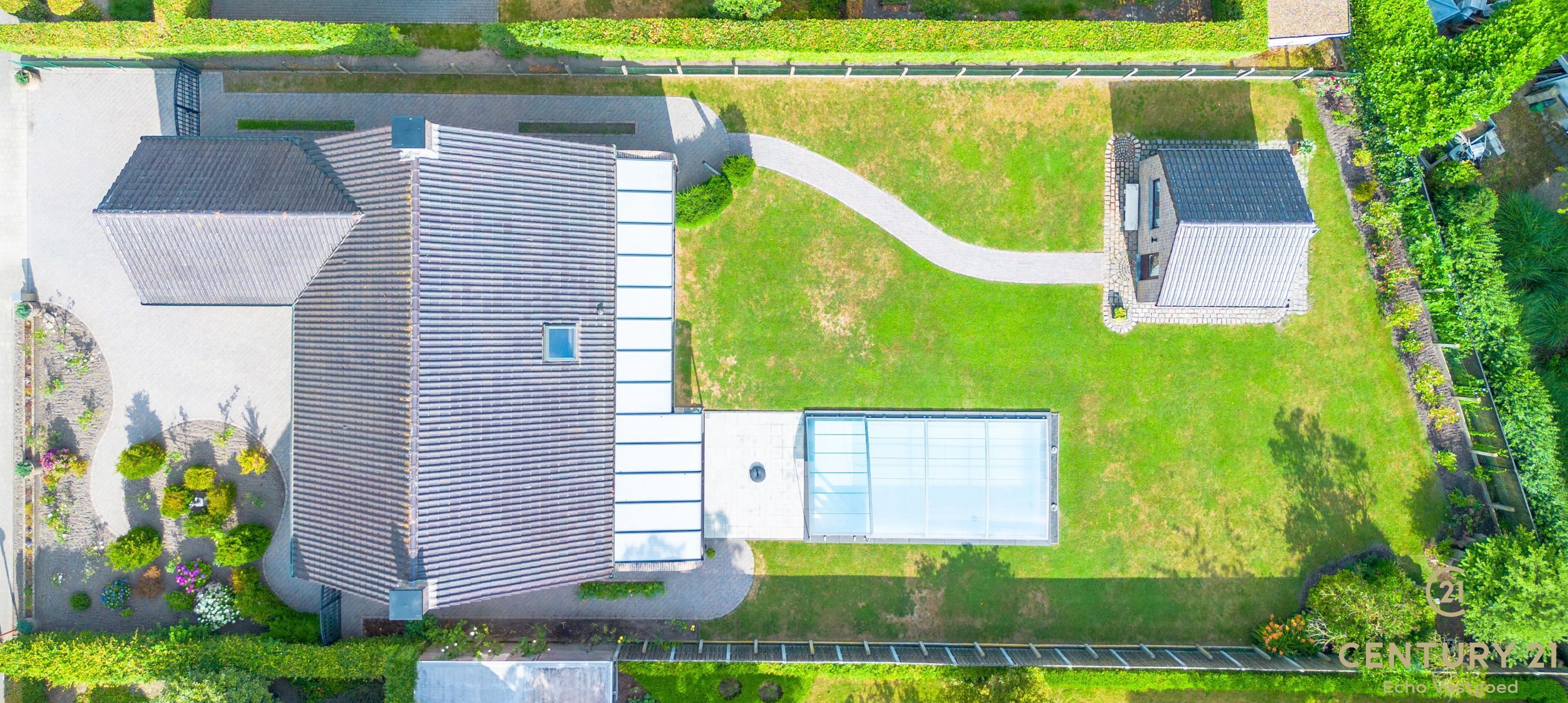 Vrijstaande, ruime instapklare villa met zwembad foto 29