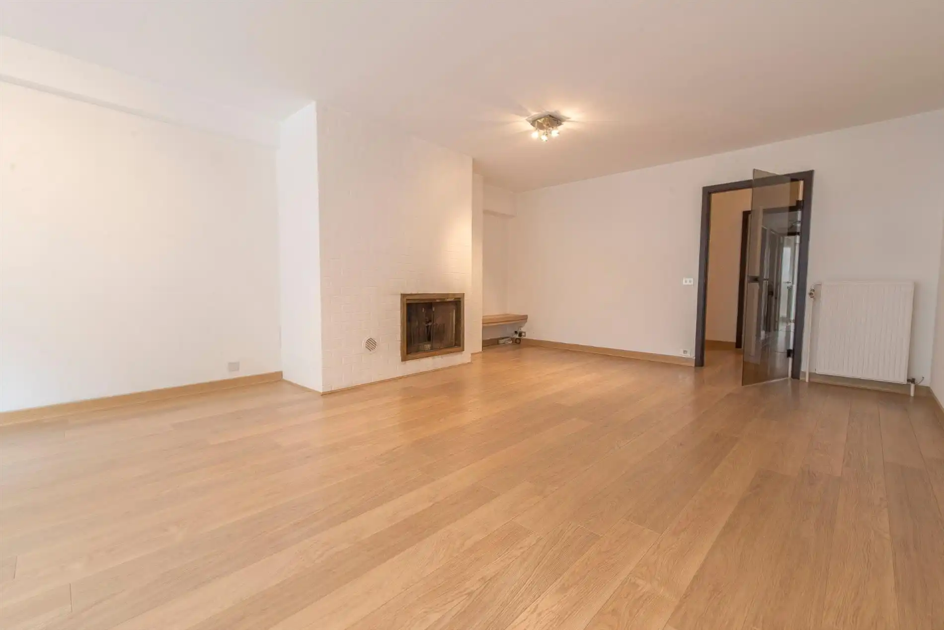 Ruim appartement  gelegen op de Kustlaan tussen het Lichttorenplein en het Driehoeksplein. foto 2