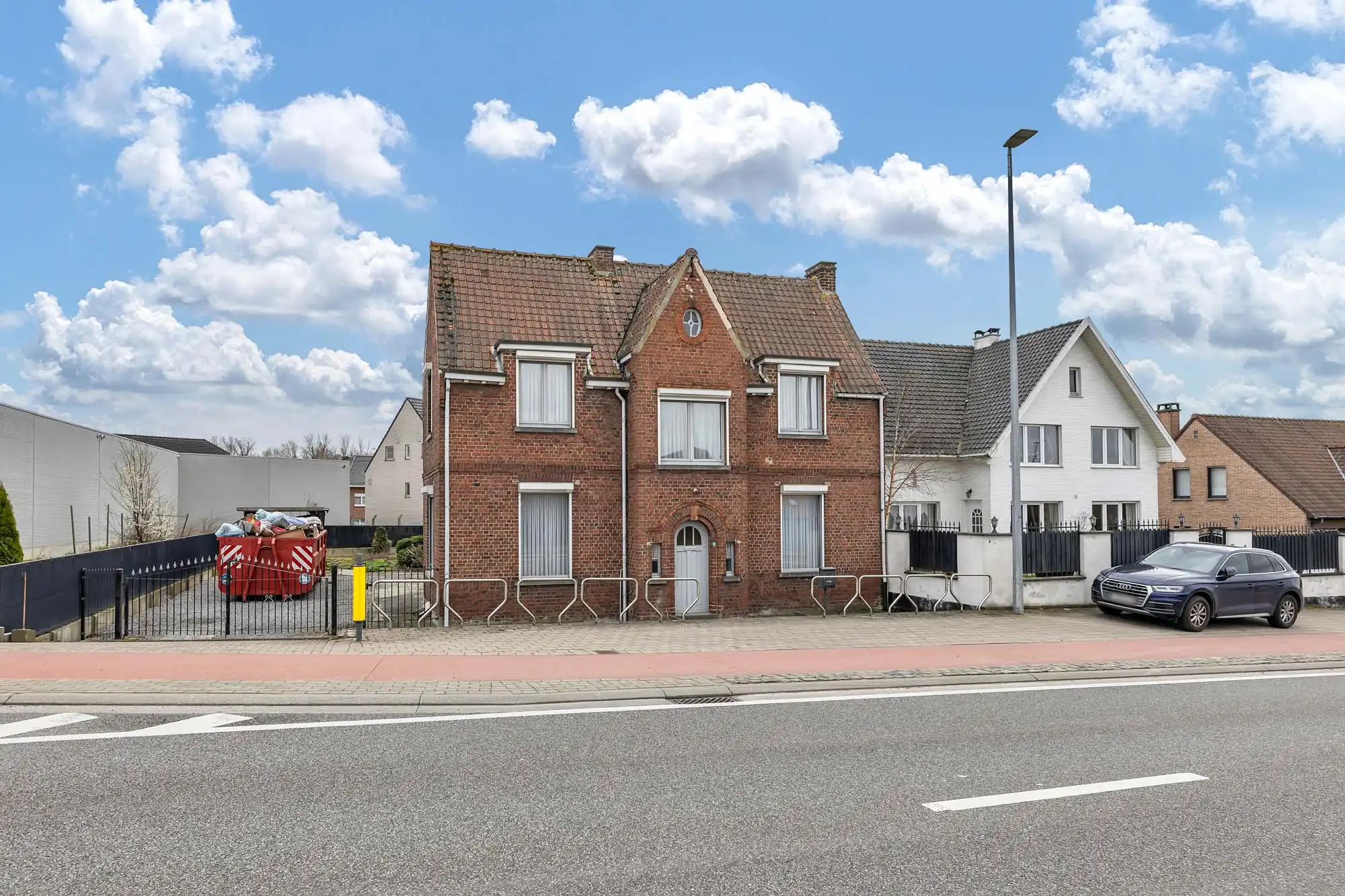 Hoofdfoto van de publicatie: Te renoveren woning met 4 slaapkamers op 5a58ca