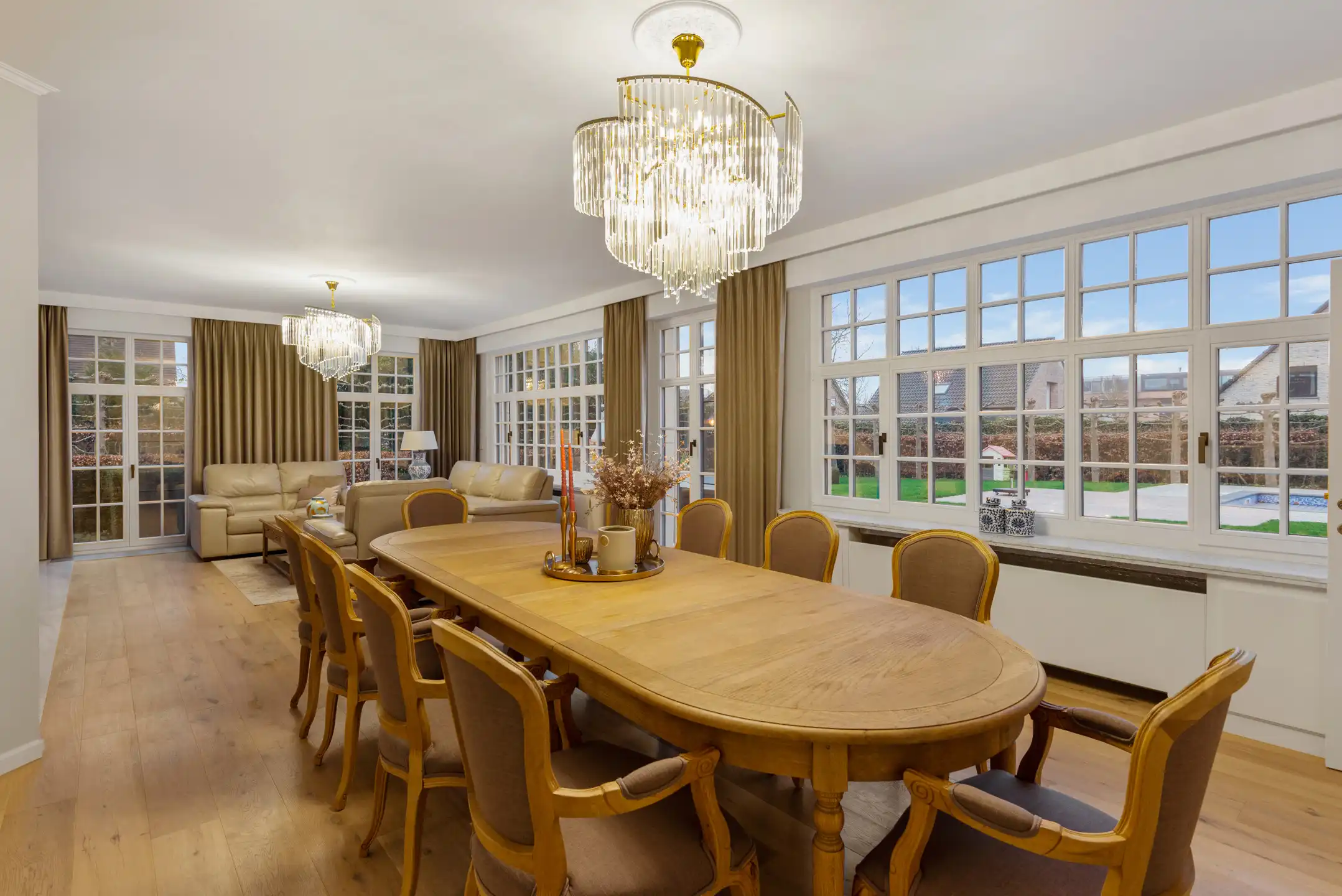 Unieke volledig gerenoveerde Villa met 5 slaapkamers, 2 badkamers, garage, groot terras, ruime tuin, zwembad, fitnessruimte en oprit op een terrein van 16 are 80 ca foto 12